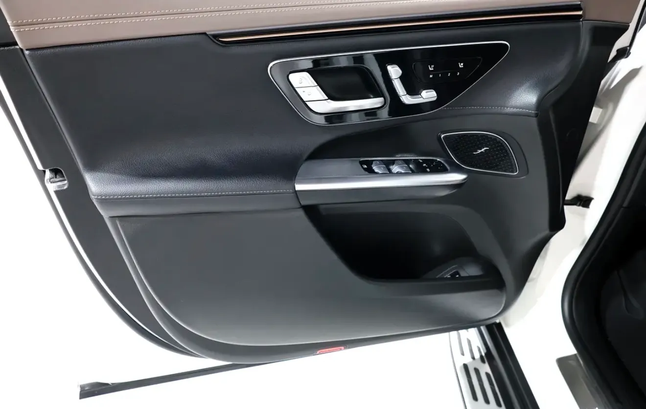 2023 Mercedes-Benz EQE 350 4MATIC (GCC Specs) - All-wheel drive  -26000km - Thumbnail 8