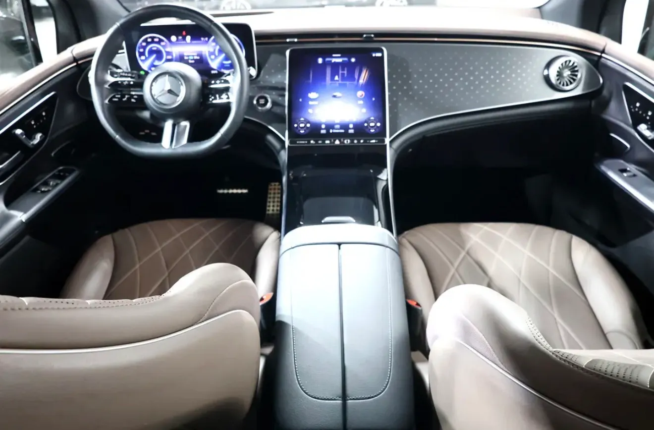 2023 Mercedes-Benz EQE 350 4MATIC (GCC Specs) - All-wheel drive  -26000km - Thumbnail 11