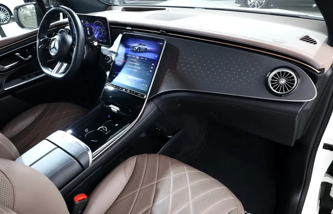 2023 Mercedes-Benz EQE 350 4MATIC (GCC Specs) - All-wheel drive  -26000km - Thumbnail 12