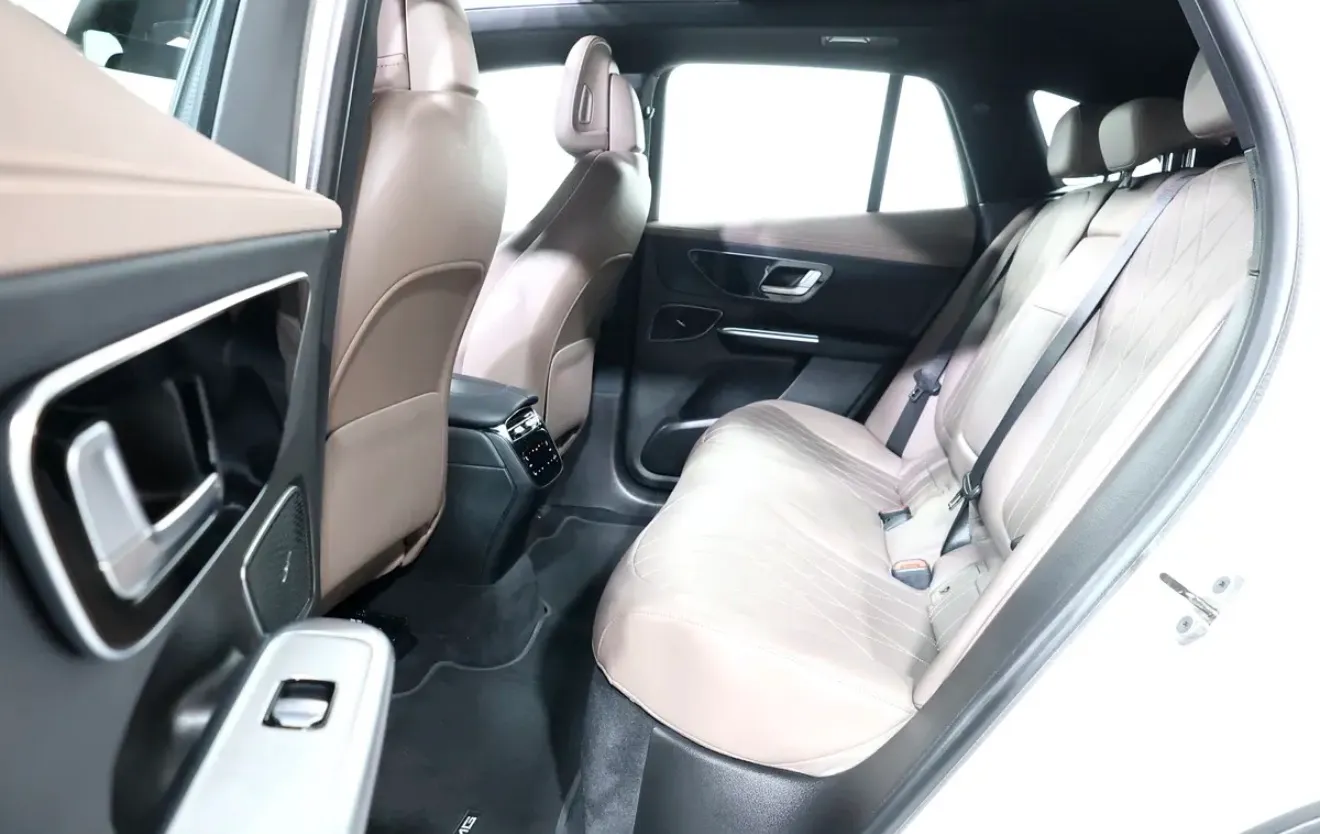 2023 Mercedes-Benz EQE 350 4MATIC (GCC Specs) - All-wheel drive  -26000km - Thumbnail 14