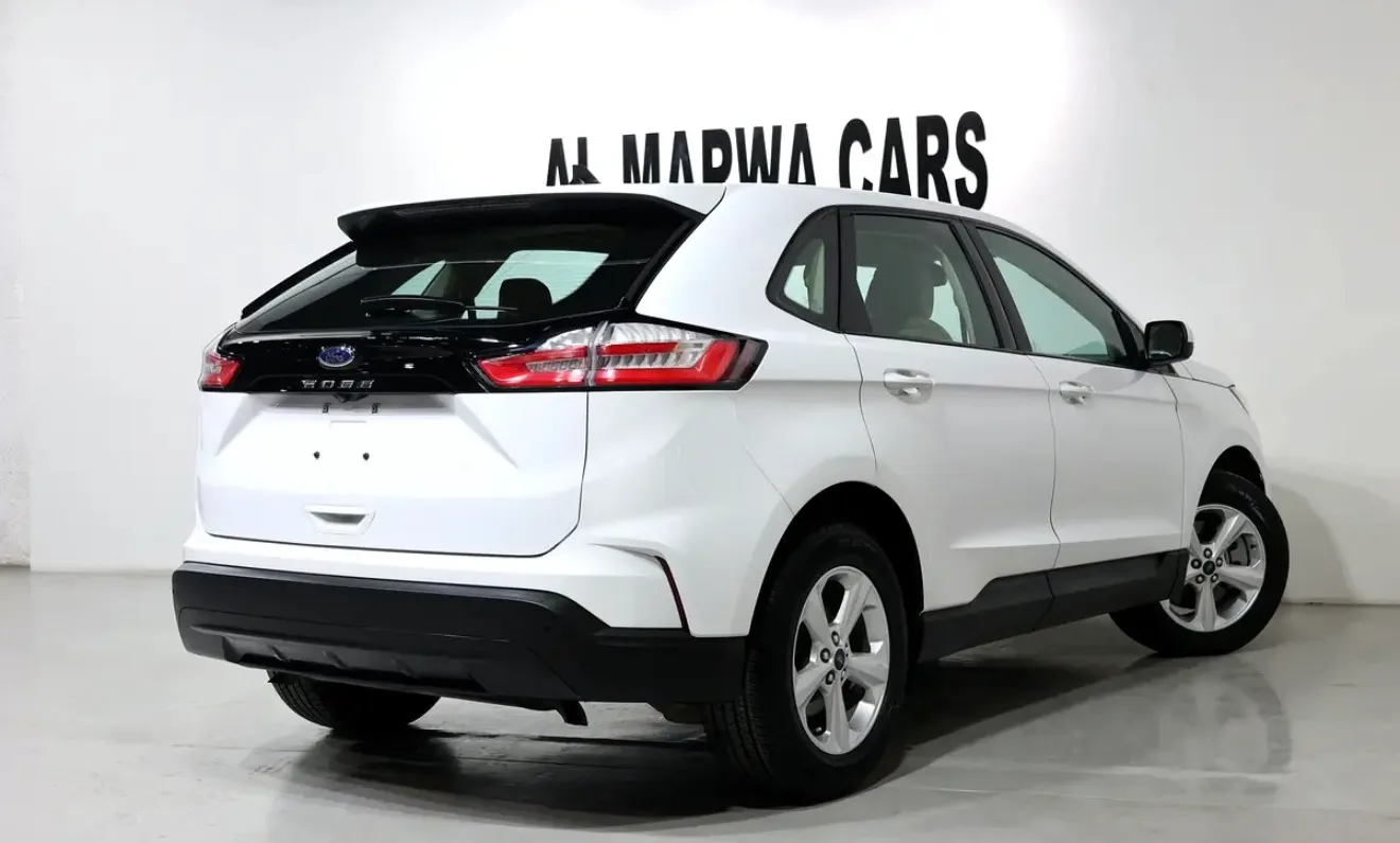 - well-maintained 2021 Ford Edge SEL  - GCC specifications - This midsize SUV  -Warranty + service contract - Thumbnail 3
