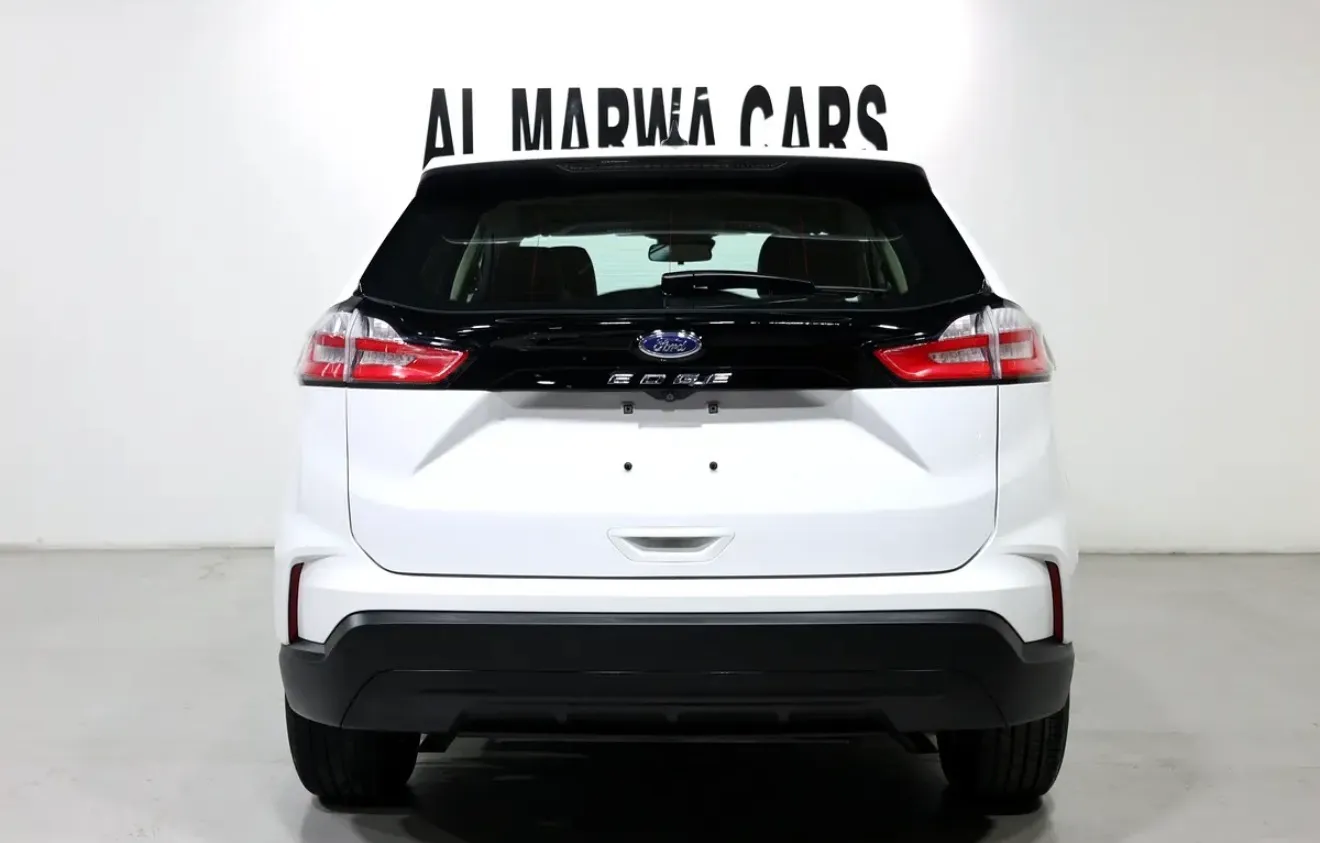 - well-maintained 2021 Ford Edge SEL  - GCC specifications - This midsize SUV  -Warranty + service contract - Thumbnail 6