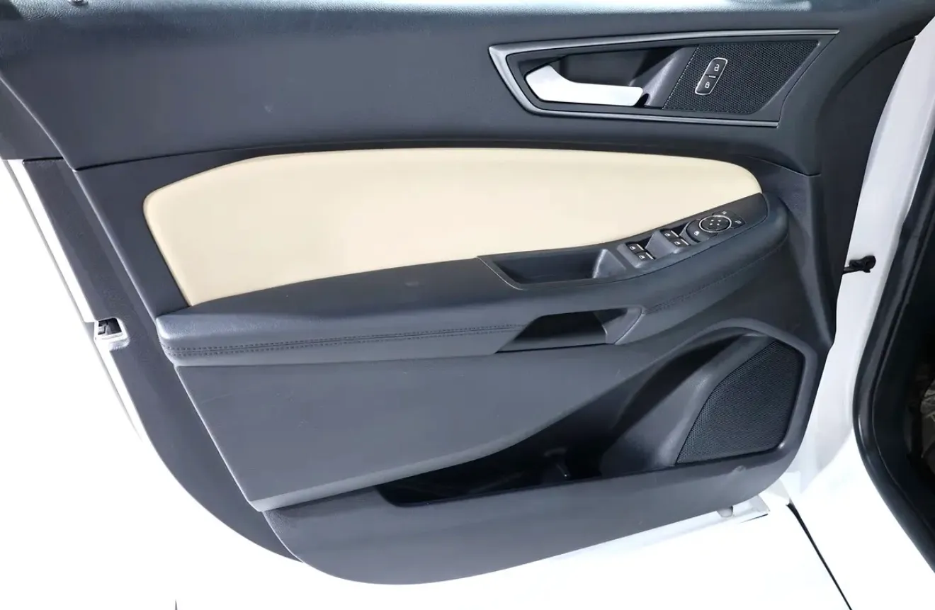 - well-maintained 2021 Ford Edge SEL  - GCC specifications - This midsize SUV  -Warranty + service contract - Thumbnail 8