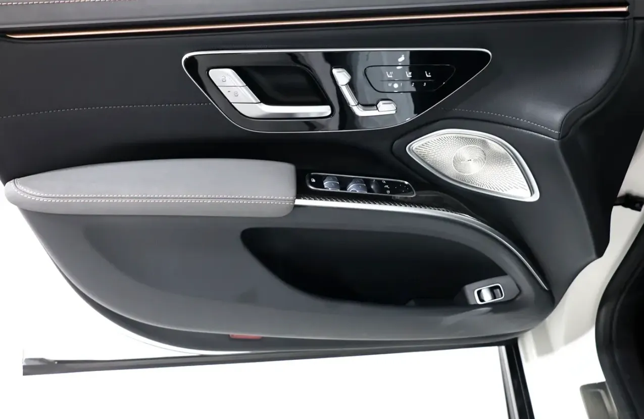 Presenting the 2023 Mercedes-Benz EQS 450+ in pristine condition -GCC specifications - Gargash WARRANTY - Thumbnail 8