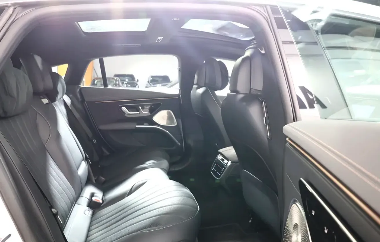 Presenting the 2023 Mercedes-Benz EQS 450+ in pristine condition -GCC specifications - Gargash WARRANTY - Thumbnail 13