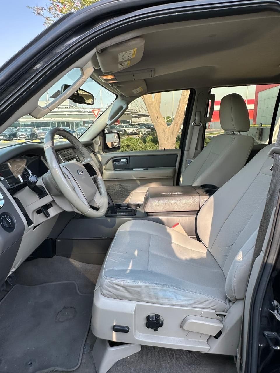 2013 Ford Expedition XLT -260,000km-GCC Specs - Thumbnail 9