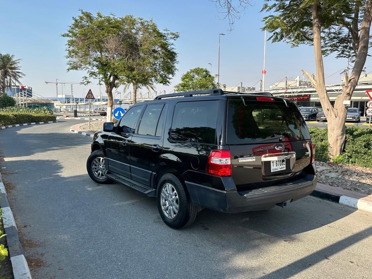 2013 Ford Expedition XLT -260,000km-GCC Specs - Thumbnail 3