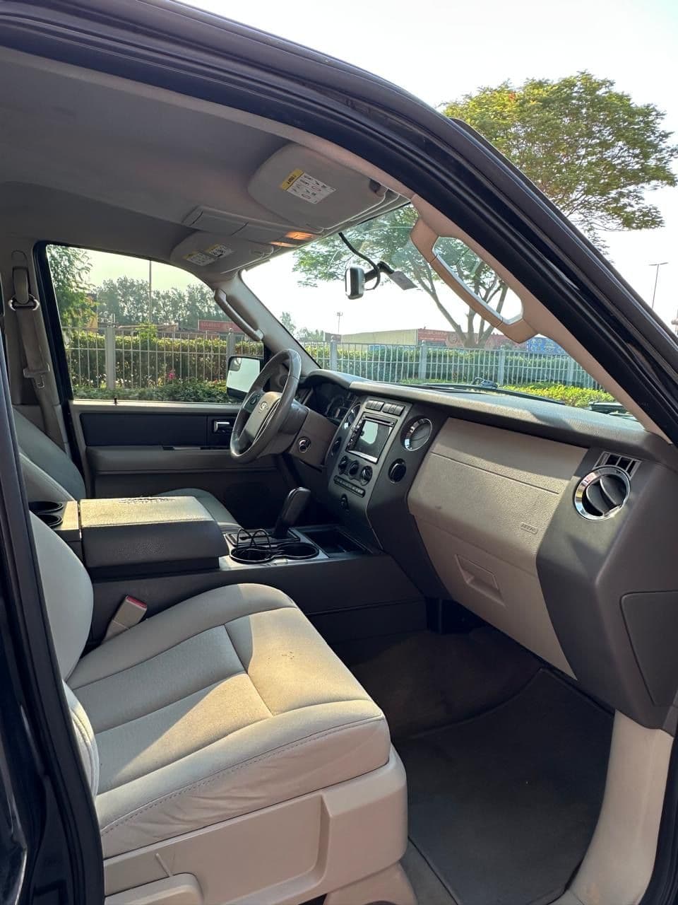 2013 Ford Expedition XLT -260,000km-GCC Specs - Thumbnail 11