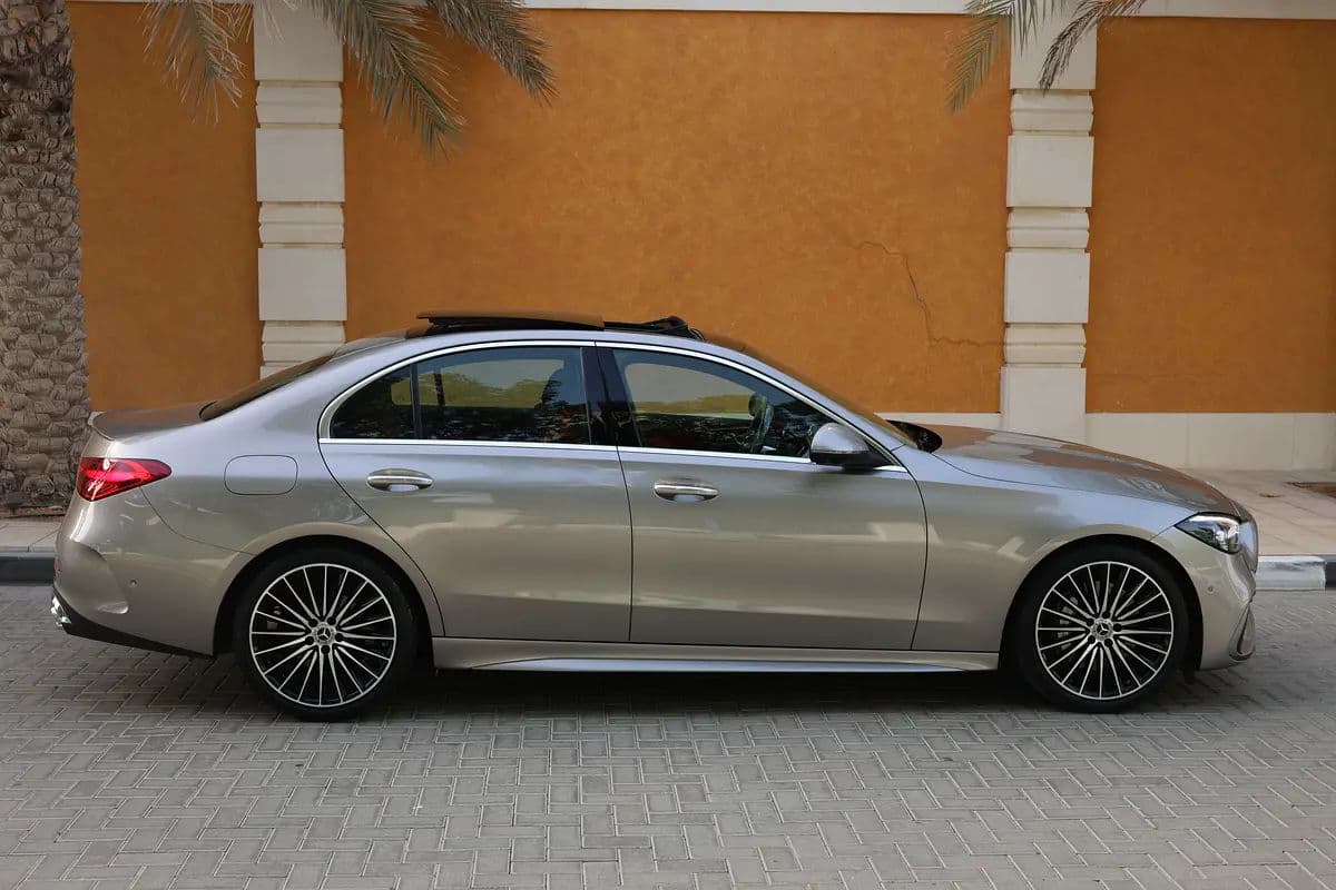 Mercedes C200 -Premium Plus 2024-12,000KM-GCC SPECS-UNDER WARRANTY-SERVICE CONTRACT - Thumbnail 7