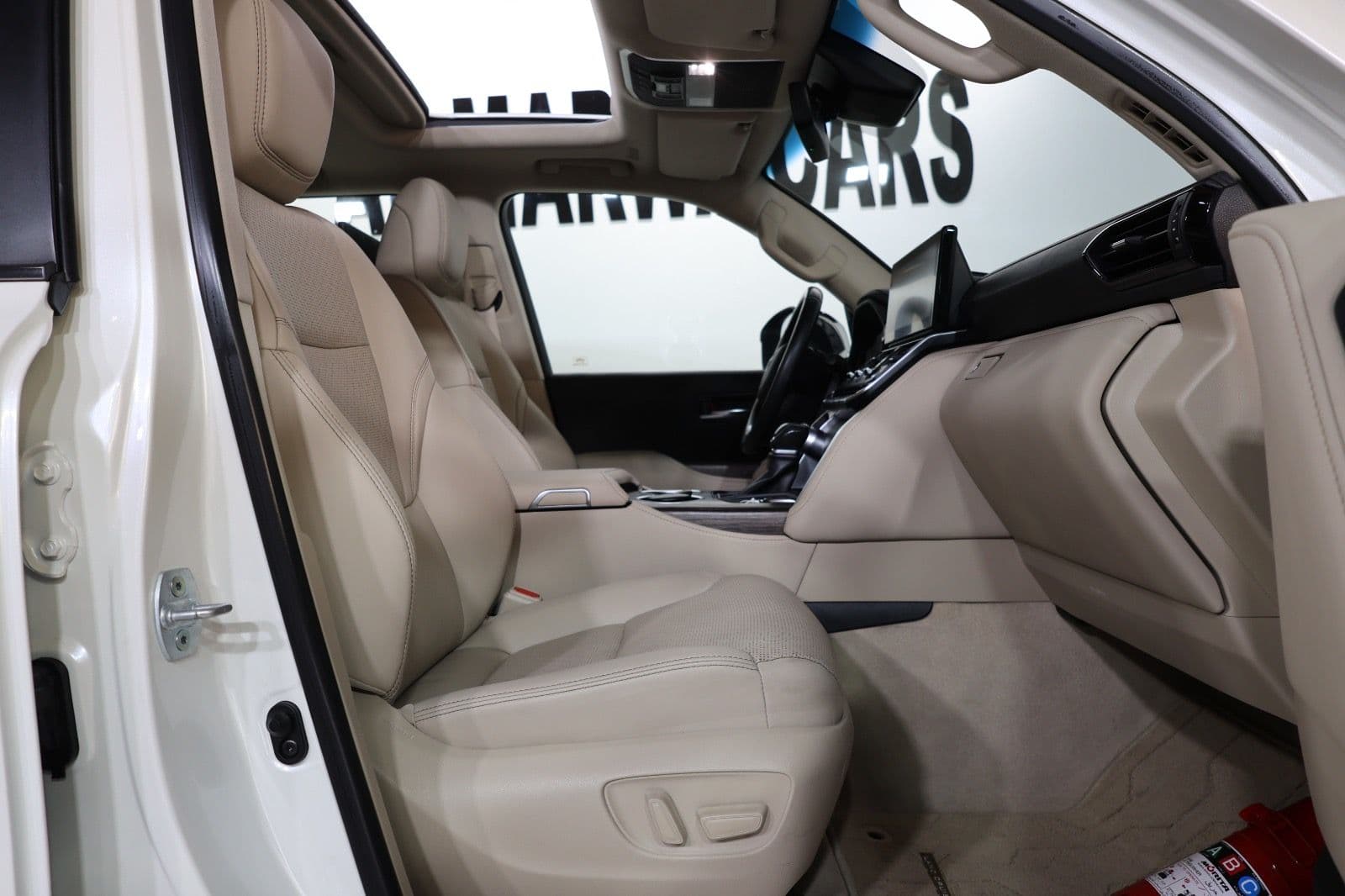 Pristine 2023 Toyota Land Cruiser VXR in impeccable condition GCC Specs - Thumbnail 17
