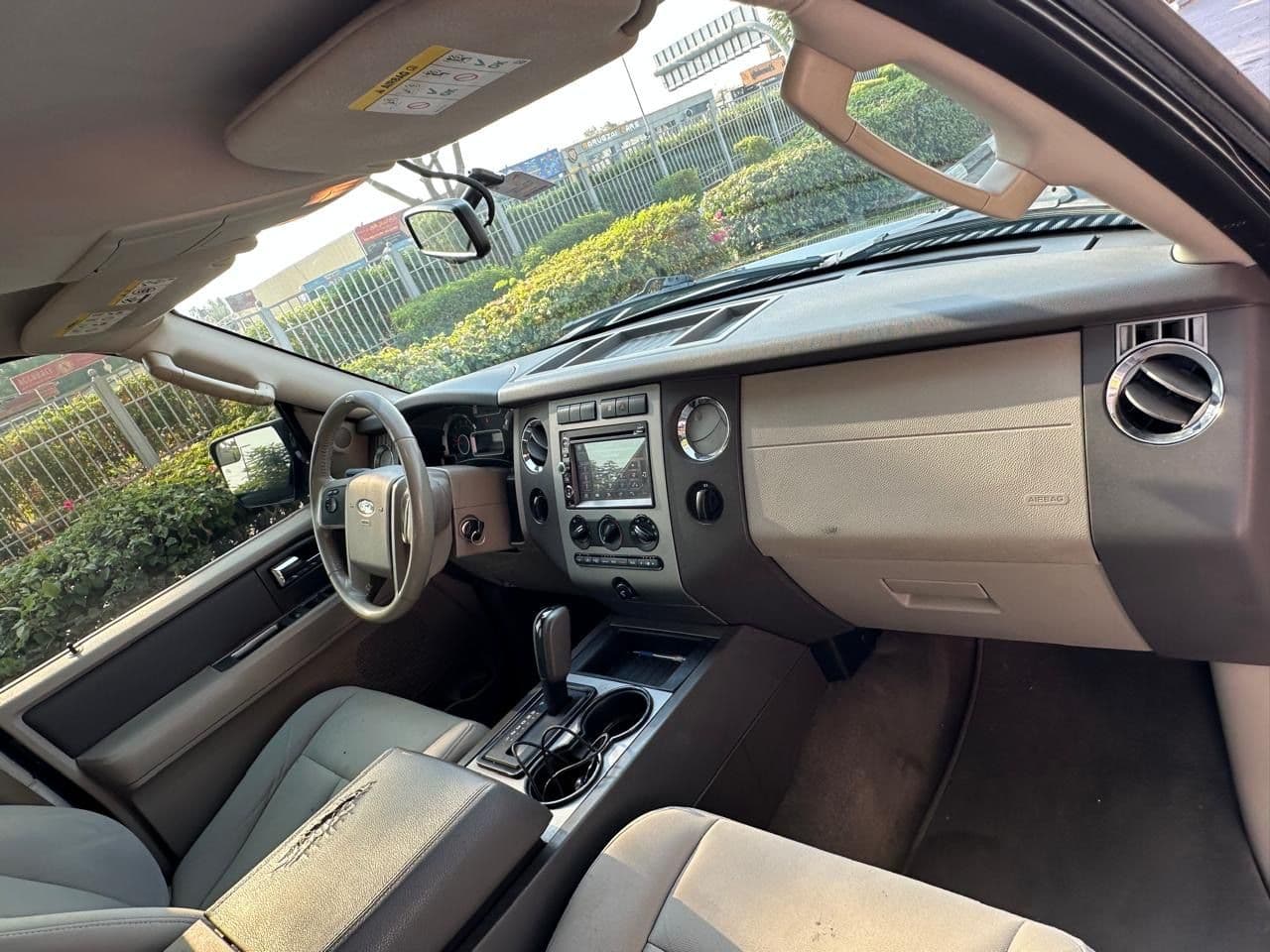 2013 Ford Expedition XLT -260,000km-GCC Specs - Thumbnail 12