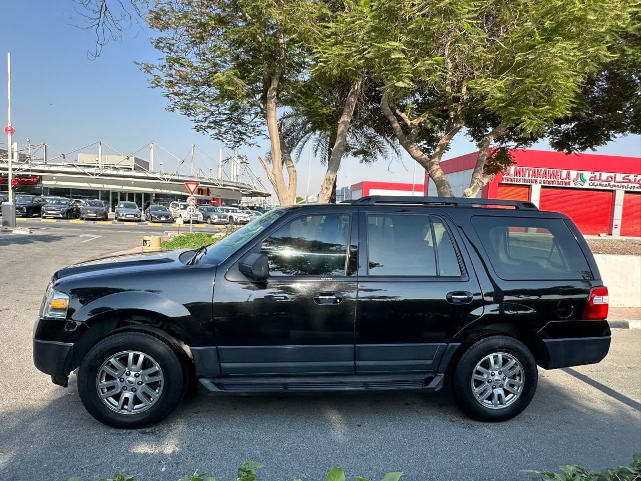 2013 Ford Expedition XLT -260,000km-GCC Specs - Thumbnail 7