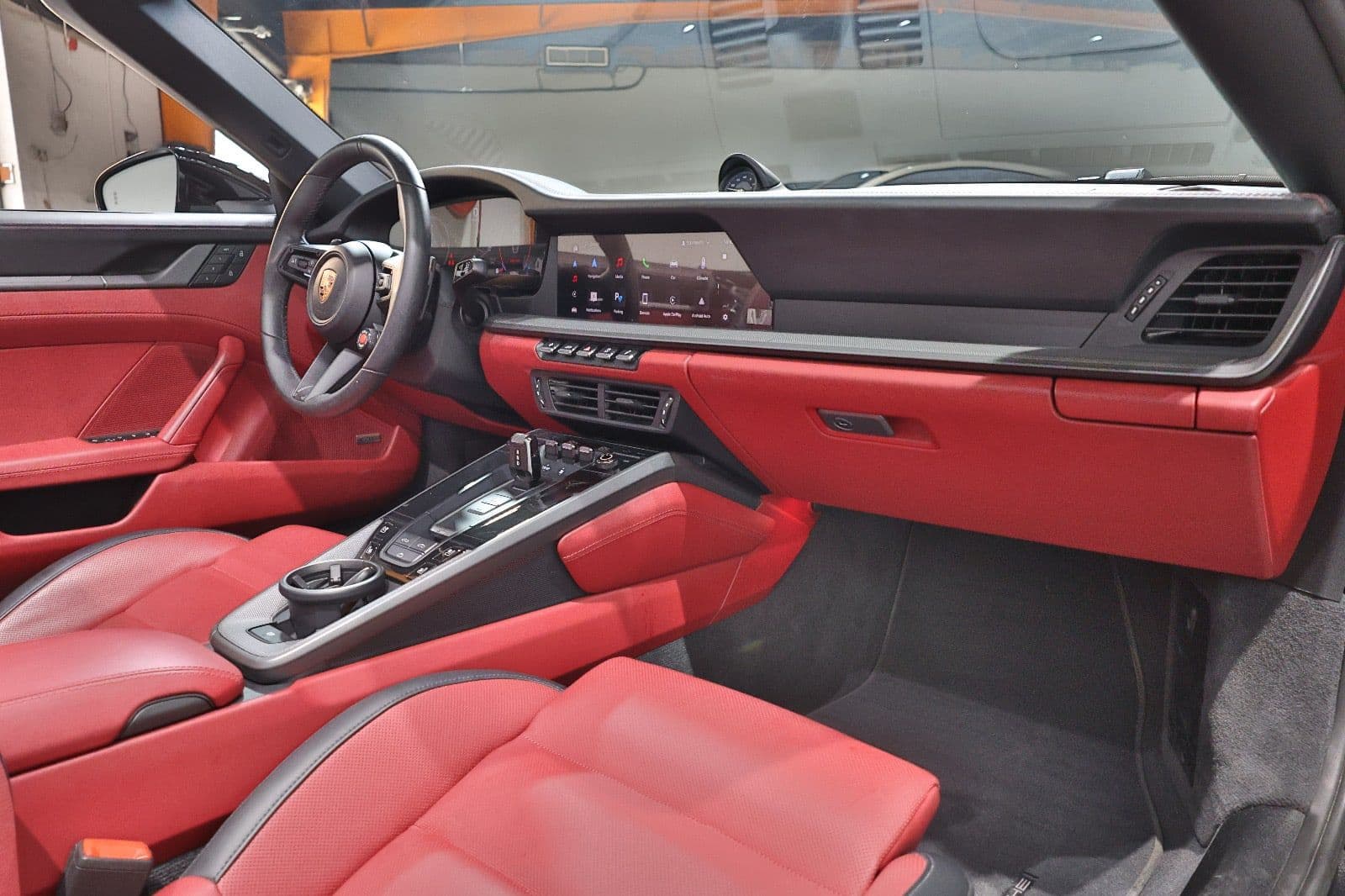Porsche 911 Carrera 2025 GCC Specs-14000KM-UNDER WARRANTY & SERVICE-PRISTINE CONDITION - Thumbnail 14