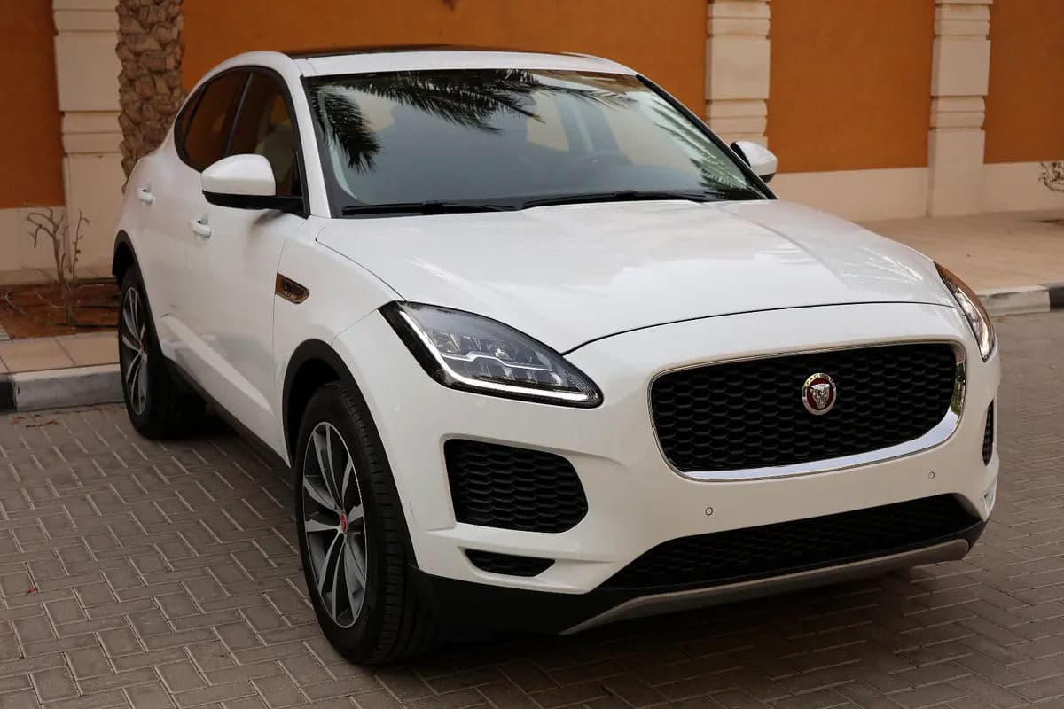 JAGUAR E-PACE P200 AWD ( S PLUS ) - GCC SPECS - ACCIDENT FREE - UNDER WARRANTY - - Thumbnail 4