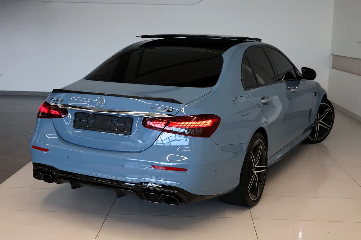 Mercedes-Benz AMG E63 S 2021 SPECIAL ORDER  -40000 KM-GCC SPECS-UNDER WARRANTY-FULL SERVICE HISTORY - Thumbnail 3
