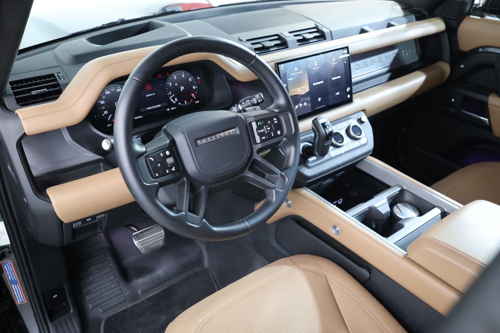 2025 Land Rover Defender 110 V8 Edition P525 GCC Specs - Thumbnail 11