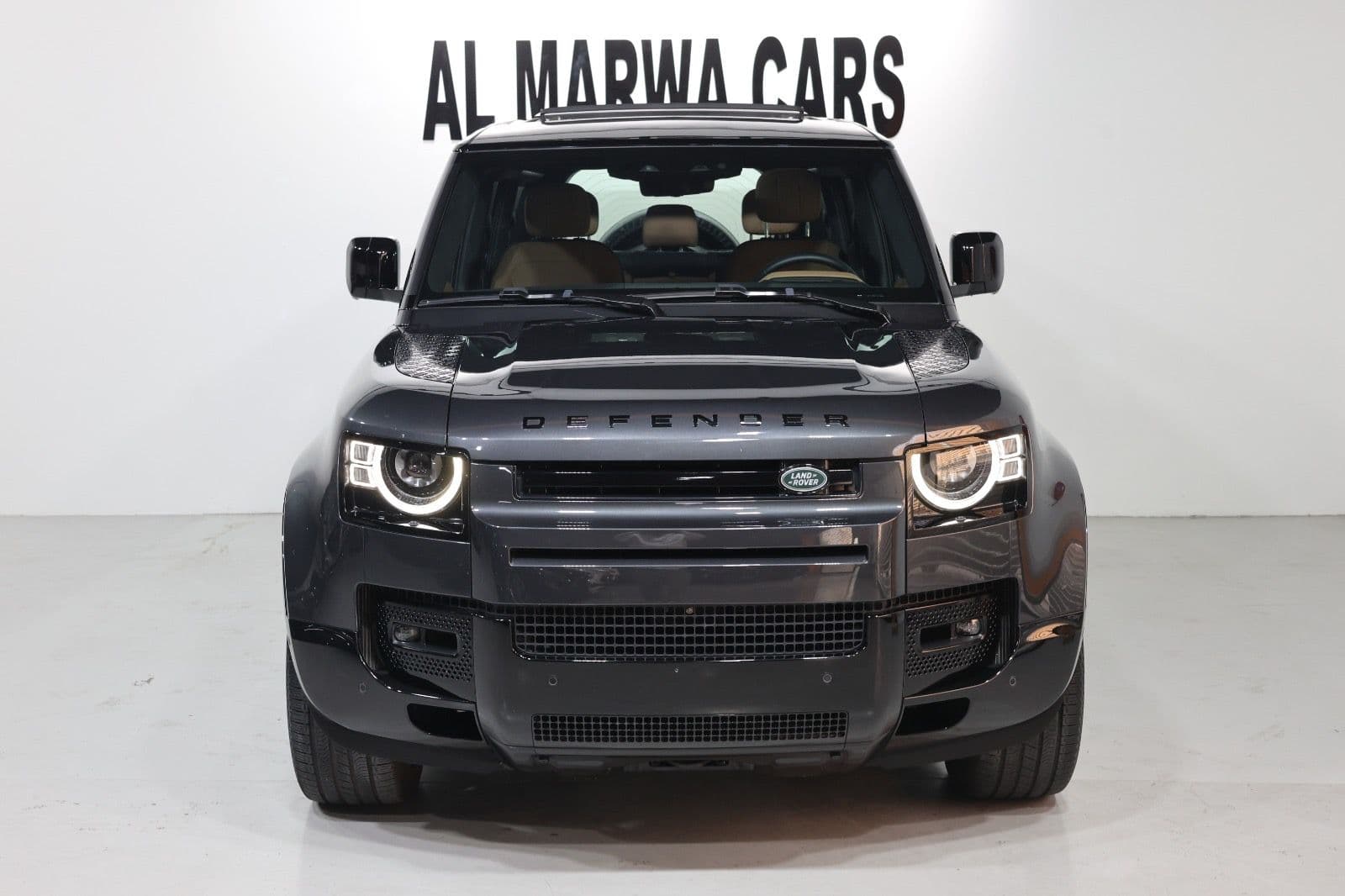 2025 Land Rover Defender 110 V8 Edition P525 GCC Specs - Thumbnail 5