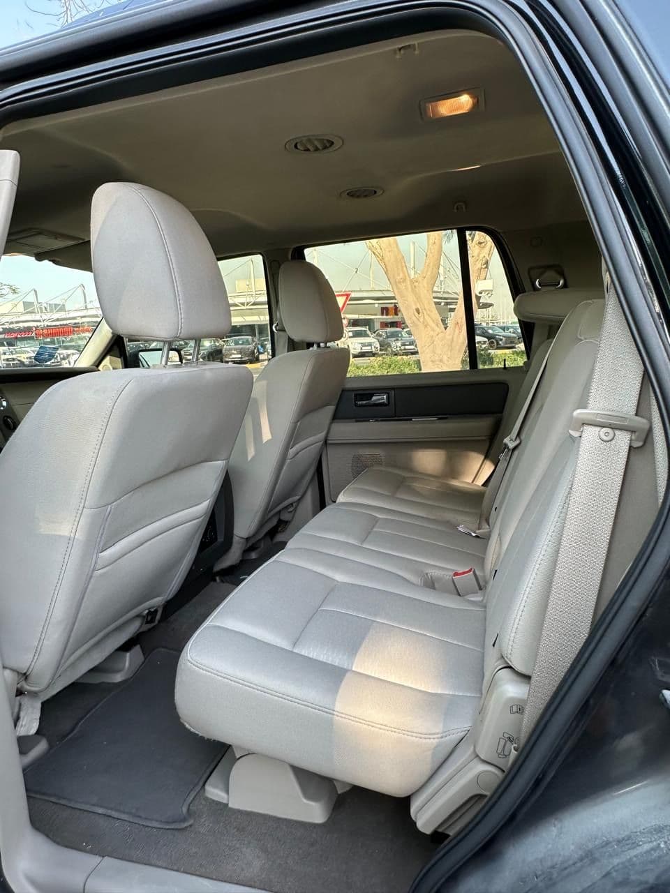 2013 Ford Expedition XLT -260,000km-GCC Specs - Thumbnail 13
