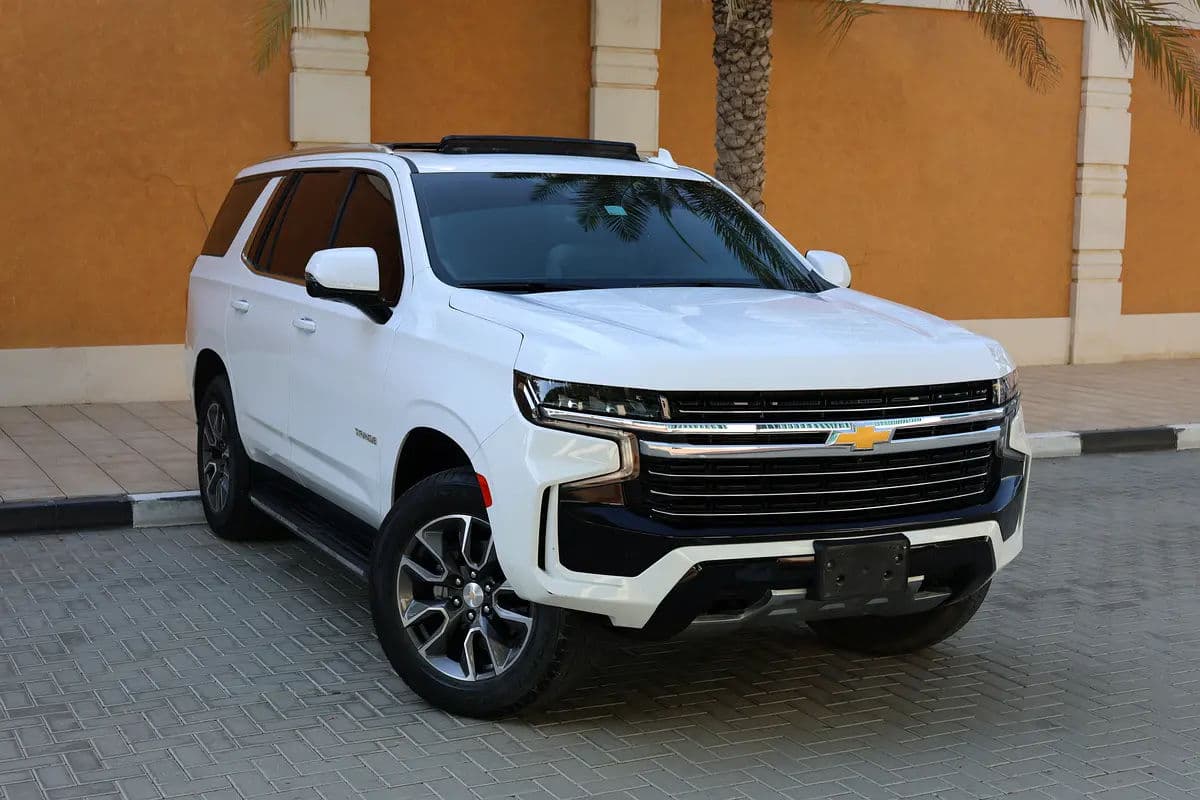 CHEVROLET TAHOE LT 4WD 5.3L V8 - GCC SPECS - UNDER WARRANTY / SERVICE 21-10-2027 - ACCIDENT FREE - - Thumbnail 2