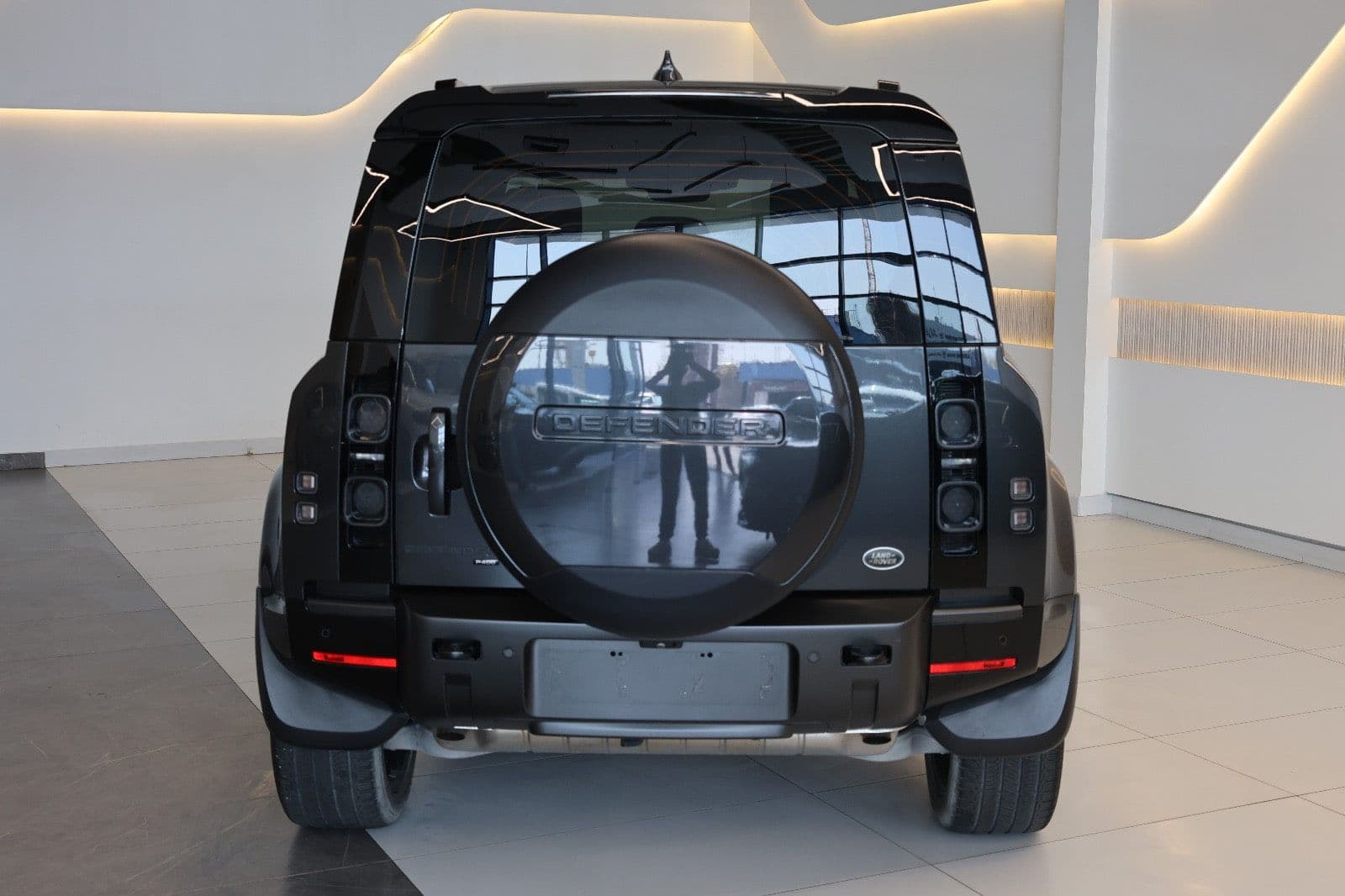 2023 Land Rover Defender 110 S. - GCC spec - 63000KM-Excellent condition. - Thumbnail 5