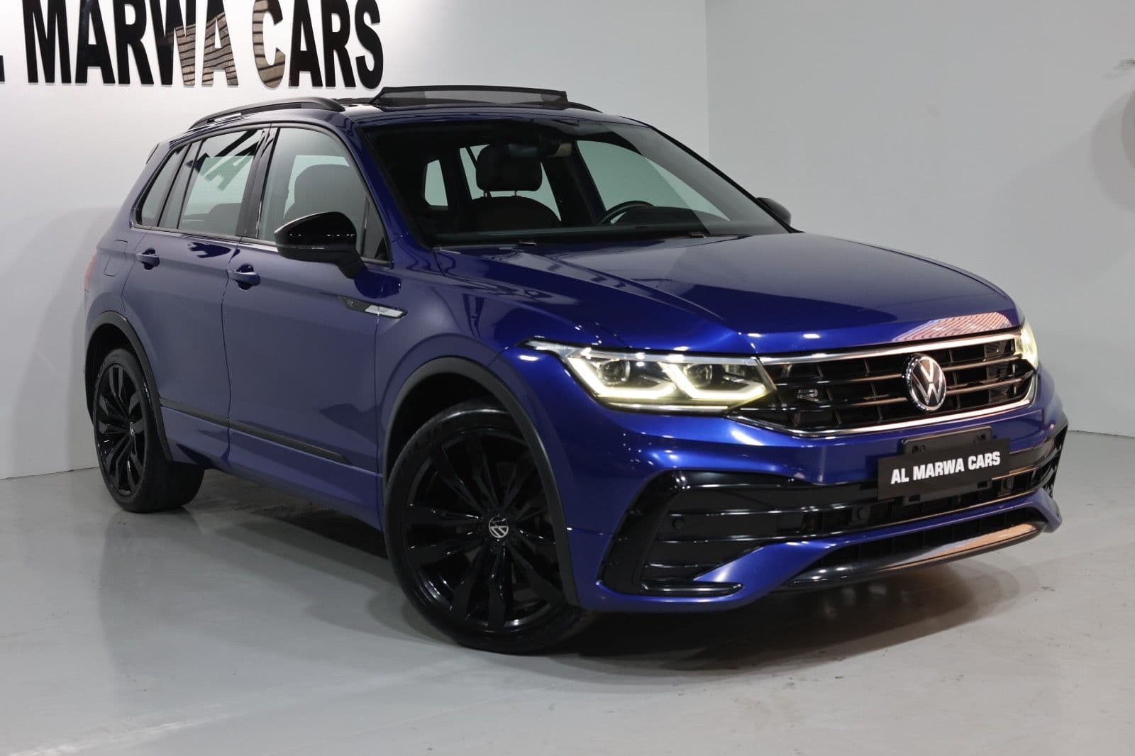2021 Volkswagen Tiguan R-Line  - Thumbnail 2