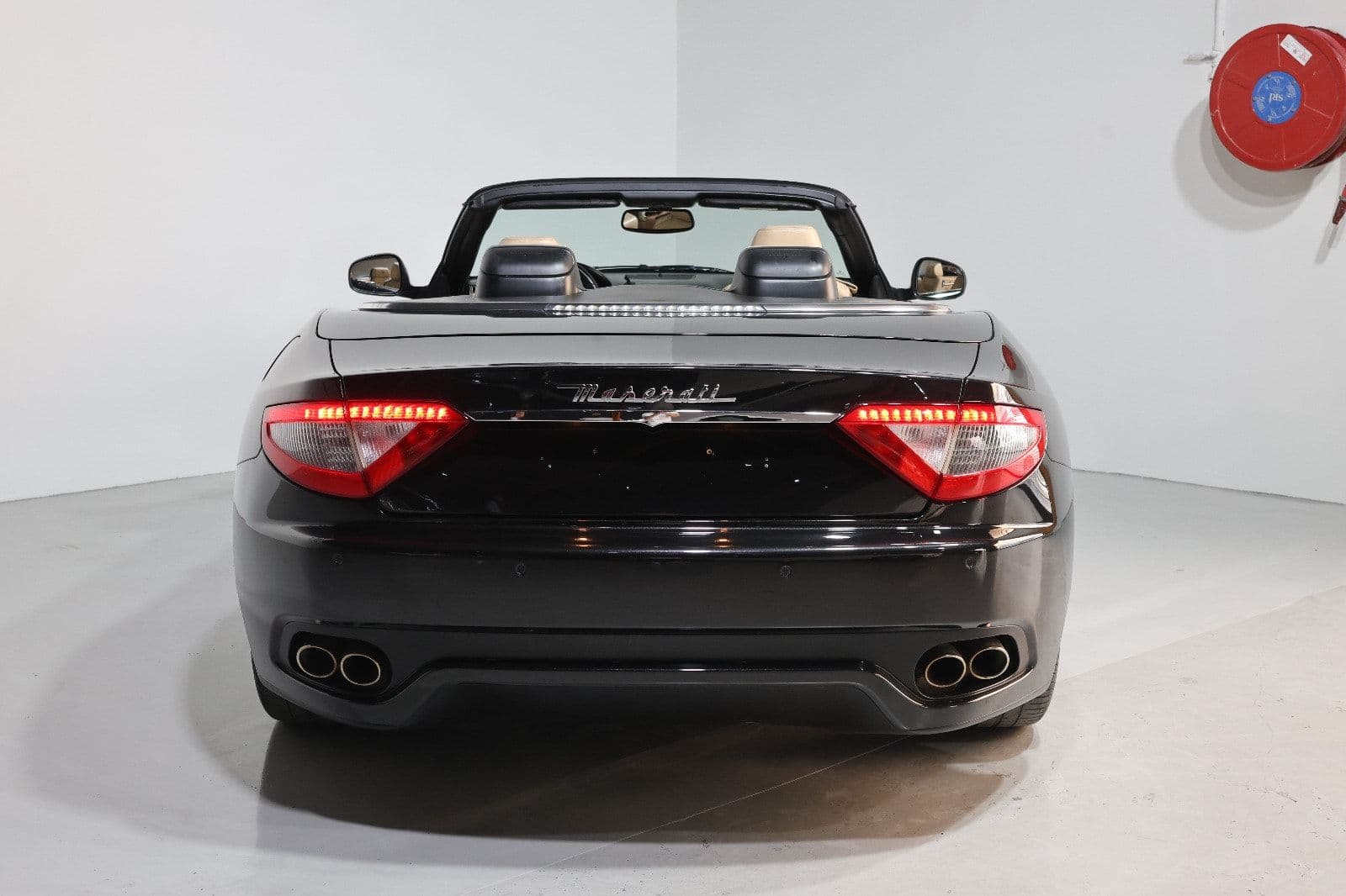 Maserati GranCabrio Sport 2015 | GCC Specs | Low Mileage 20000KM-PRISTINE CONDITION - Thumbnail 6