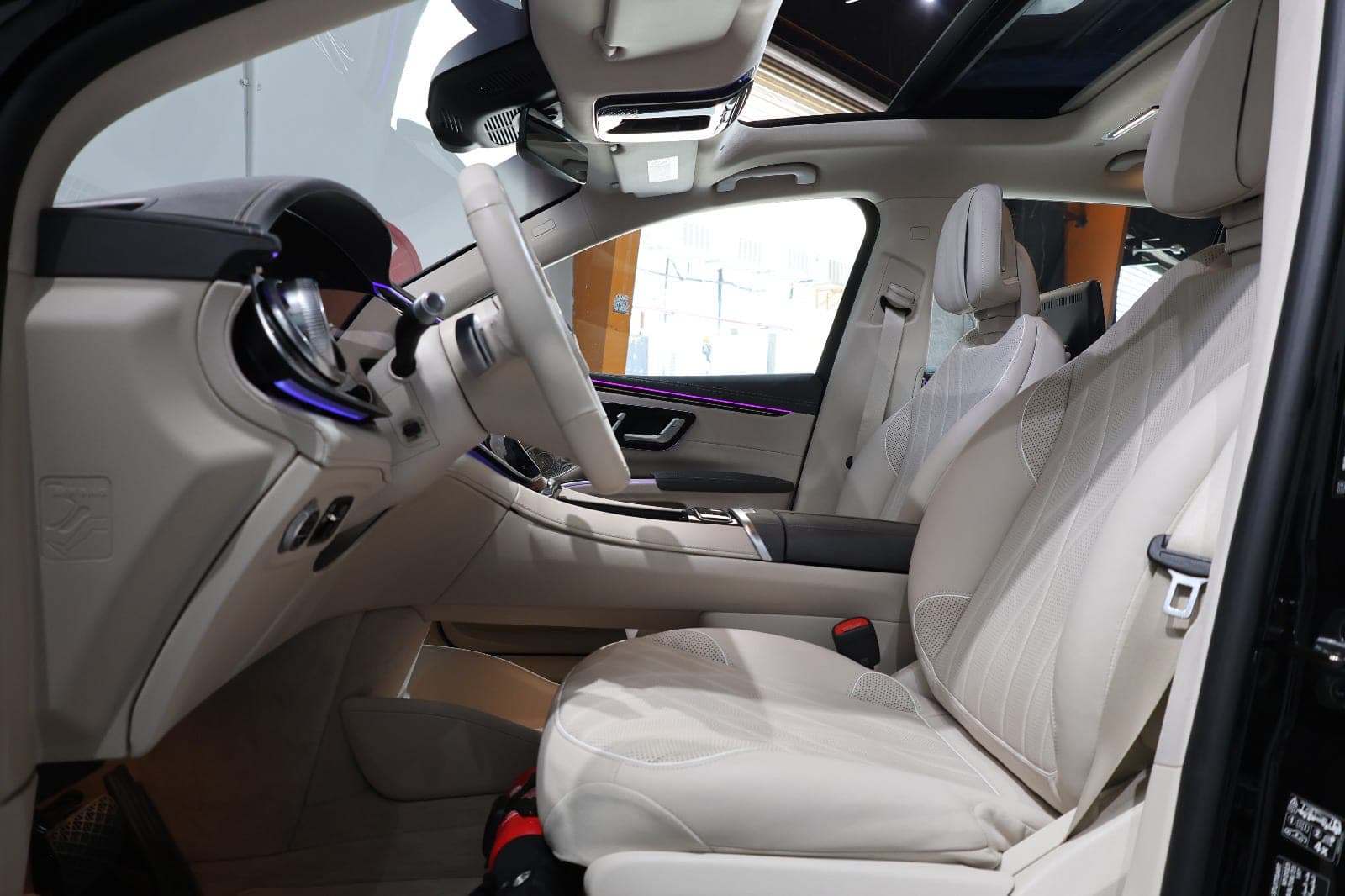 Mercedes-Benz EQS 580 4MATIC | 2023-33000KM | GCC Specs |  in immaculate condition. - Thumbnail 9
