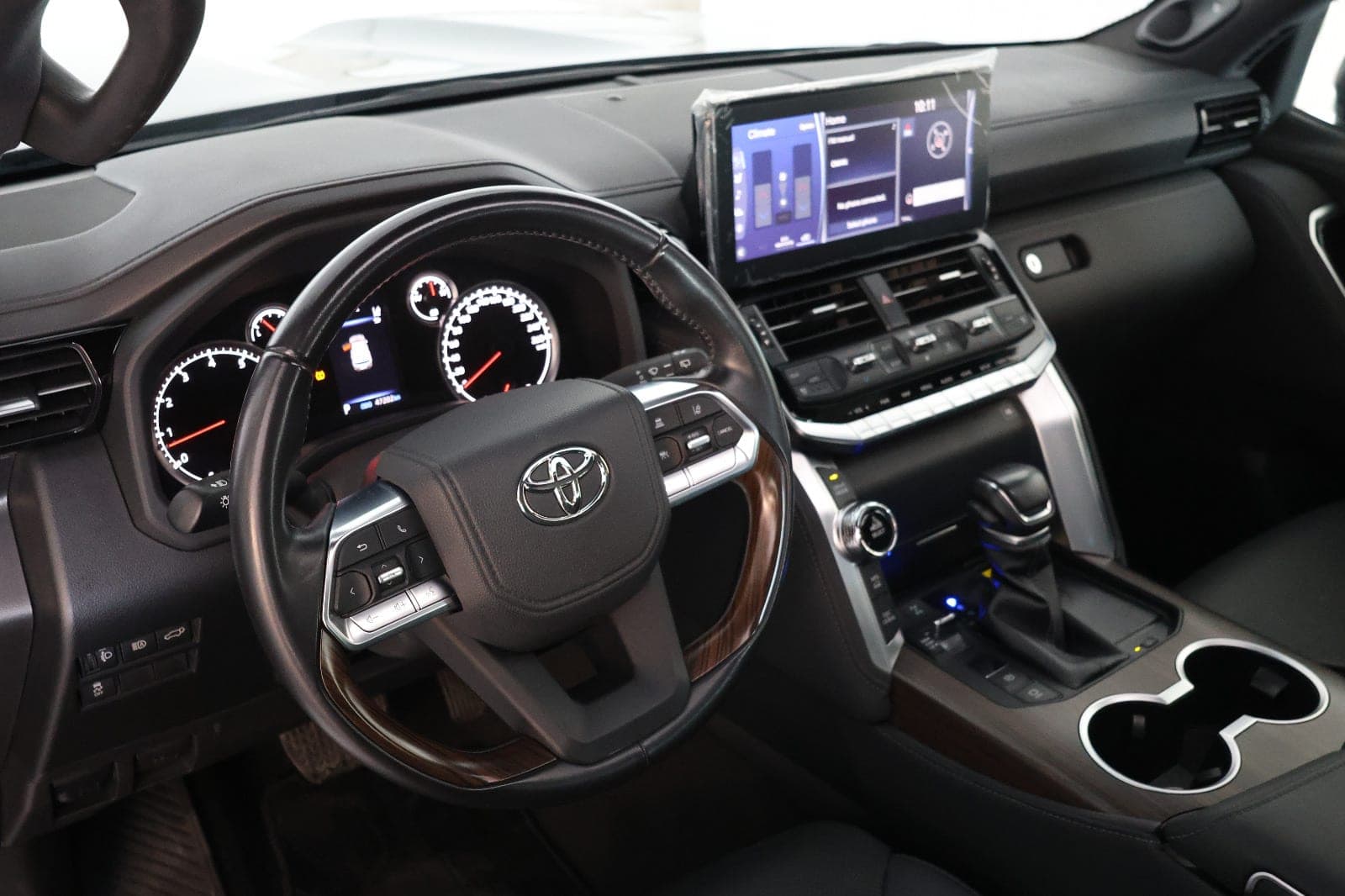 Toyota Land Cruiser 2023 GXR - GCC Specs - Low Mileage 47000km-Excellent condition - Thumbnail 9