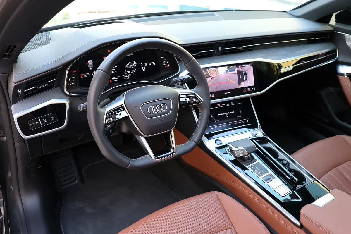 Audi A7 S-Line quattro 2025 GCC Specs-8000KM-UNDER WARRANTY  SERVICE-BRAND NEW - Thumbnail 10