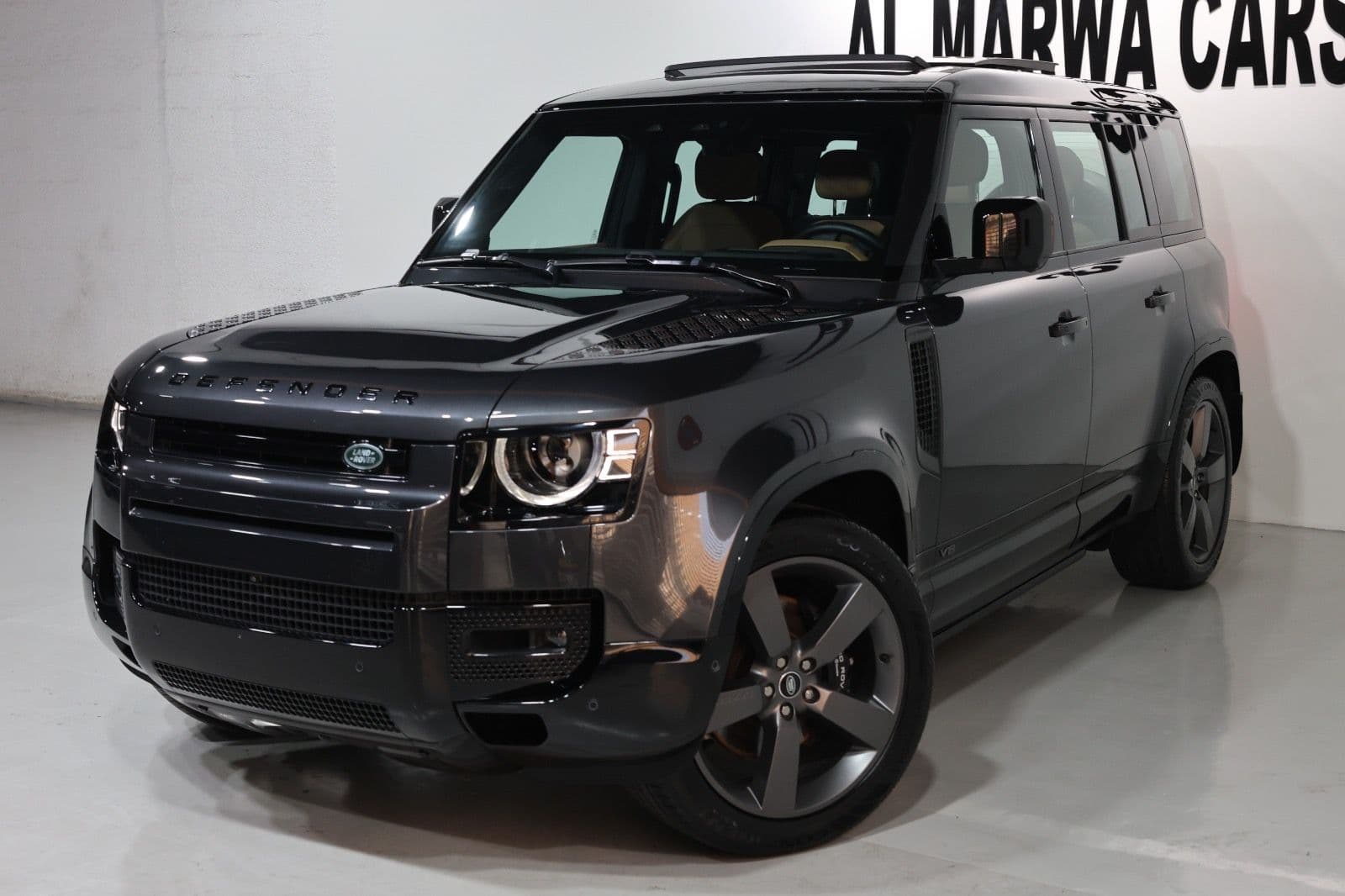 2025 Land Rover Defender 110 V8 Edition P525 GCC Specs - Image 1