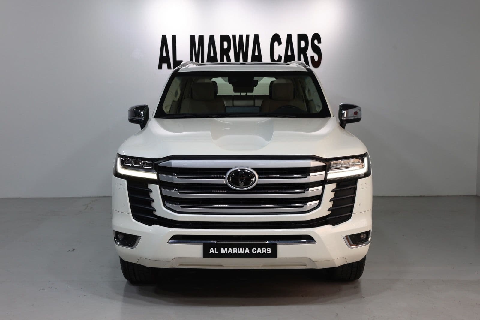 Pristine 2023 Toyota Land Cruiser VXR in impeccable condition GCC Specs - Thumbnail 3