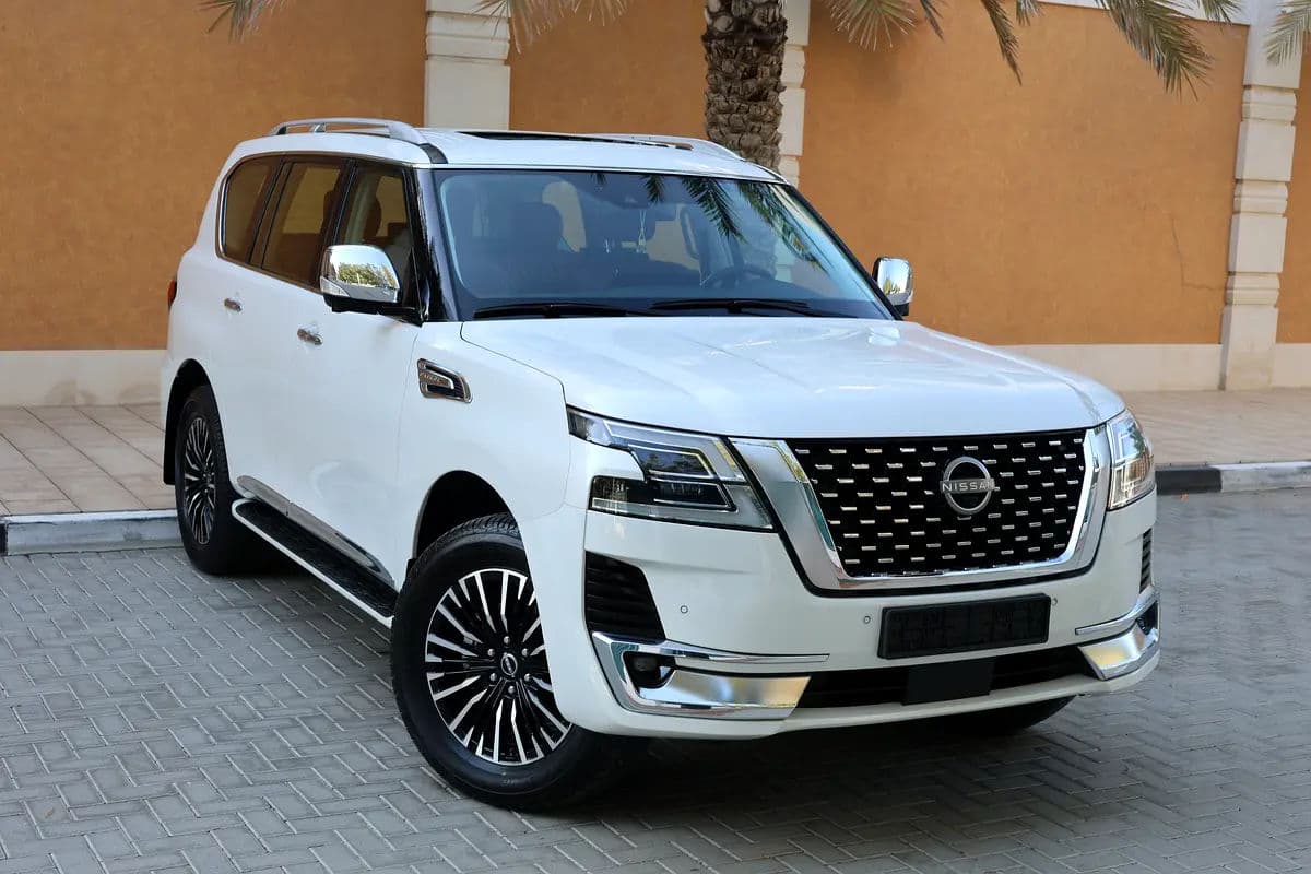 PATROL V6 SE PLATINUM - GCC SPECS - PPF - WARRANTY AND SERVICE - ACCIDENT FREE - - Thumbnail 2