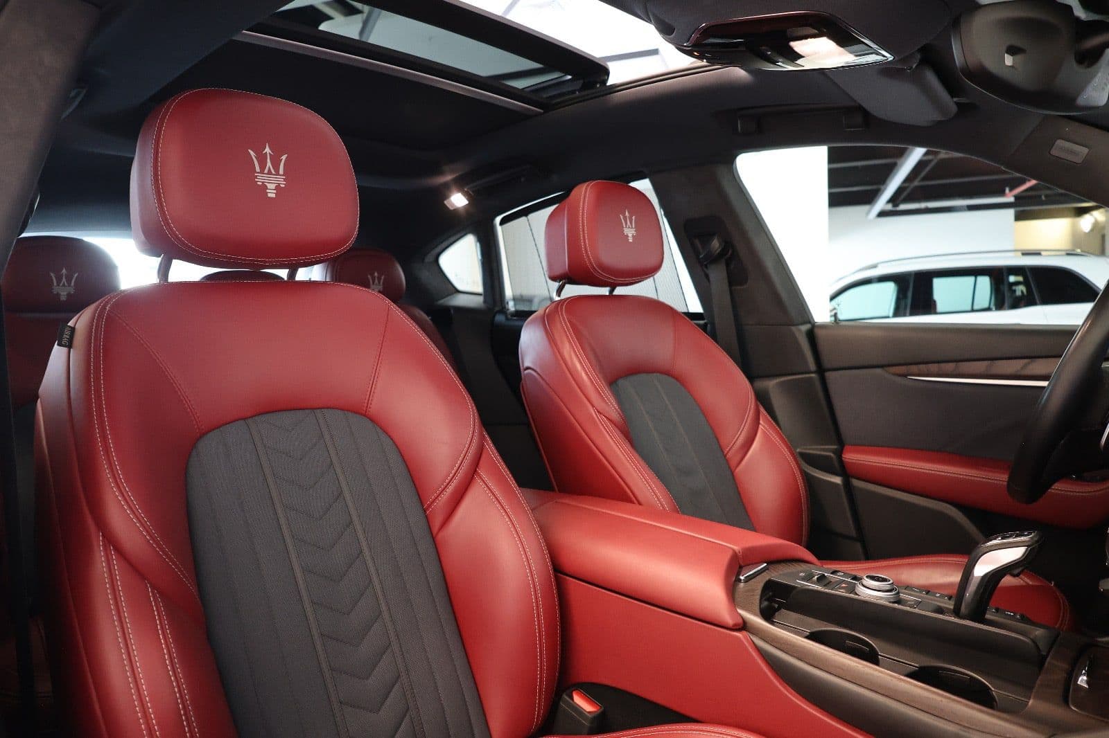 Maserati Levante SQ4 granlusso -2019 -132000KM- GCC Specs-Excellent Condition  - Thumbnail 15