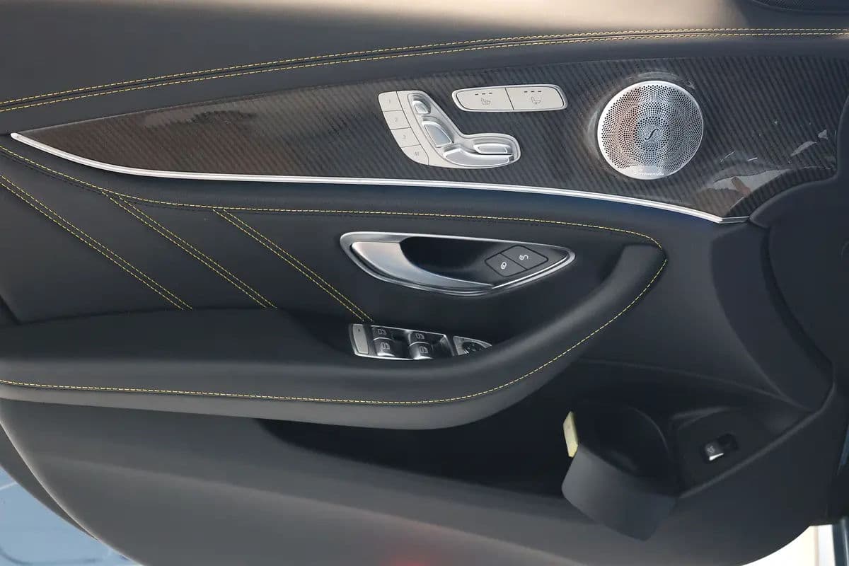 Mercedes-Benz AMG E63 S 2021 SPECIAL ORDER  -40000 KM-GCC SPECS-UNDER WARRANTY-FULL SERVICE HISTORY - Thumbnail 10