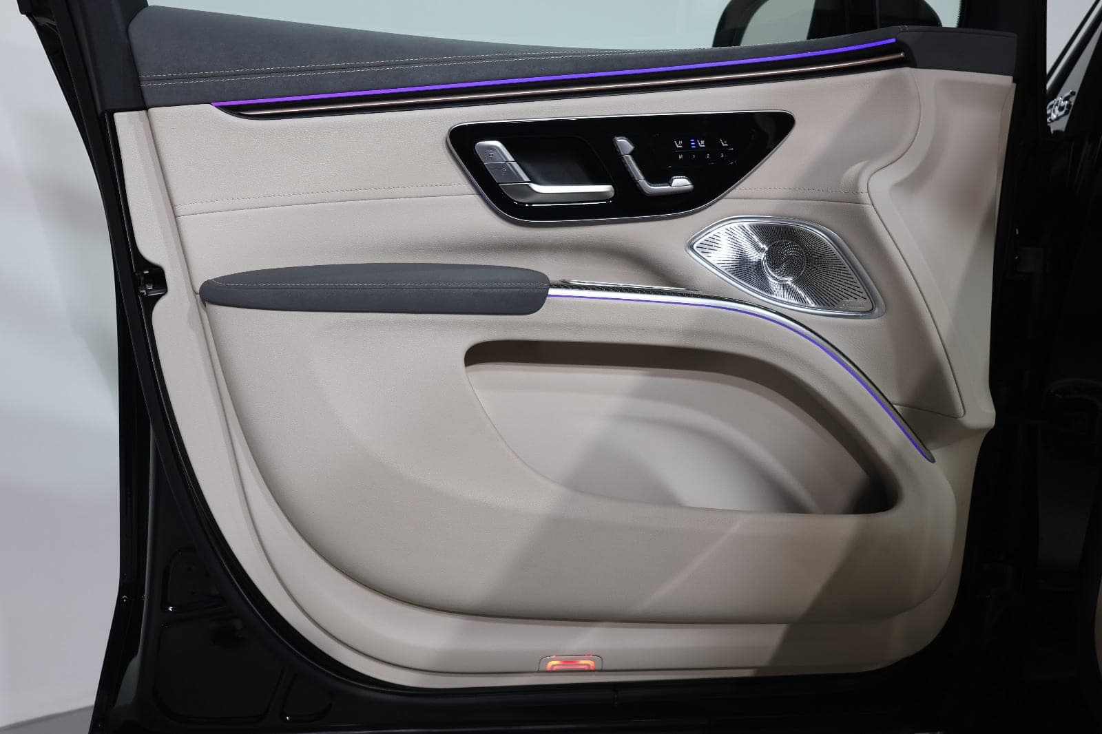 Mercedes-Benz EQS 580 4MATIC | 2023-33000KM | GCC Specs |  in immaculate condition. - Thumbnail 8