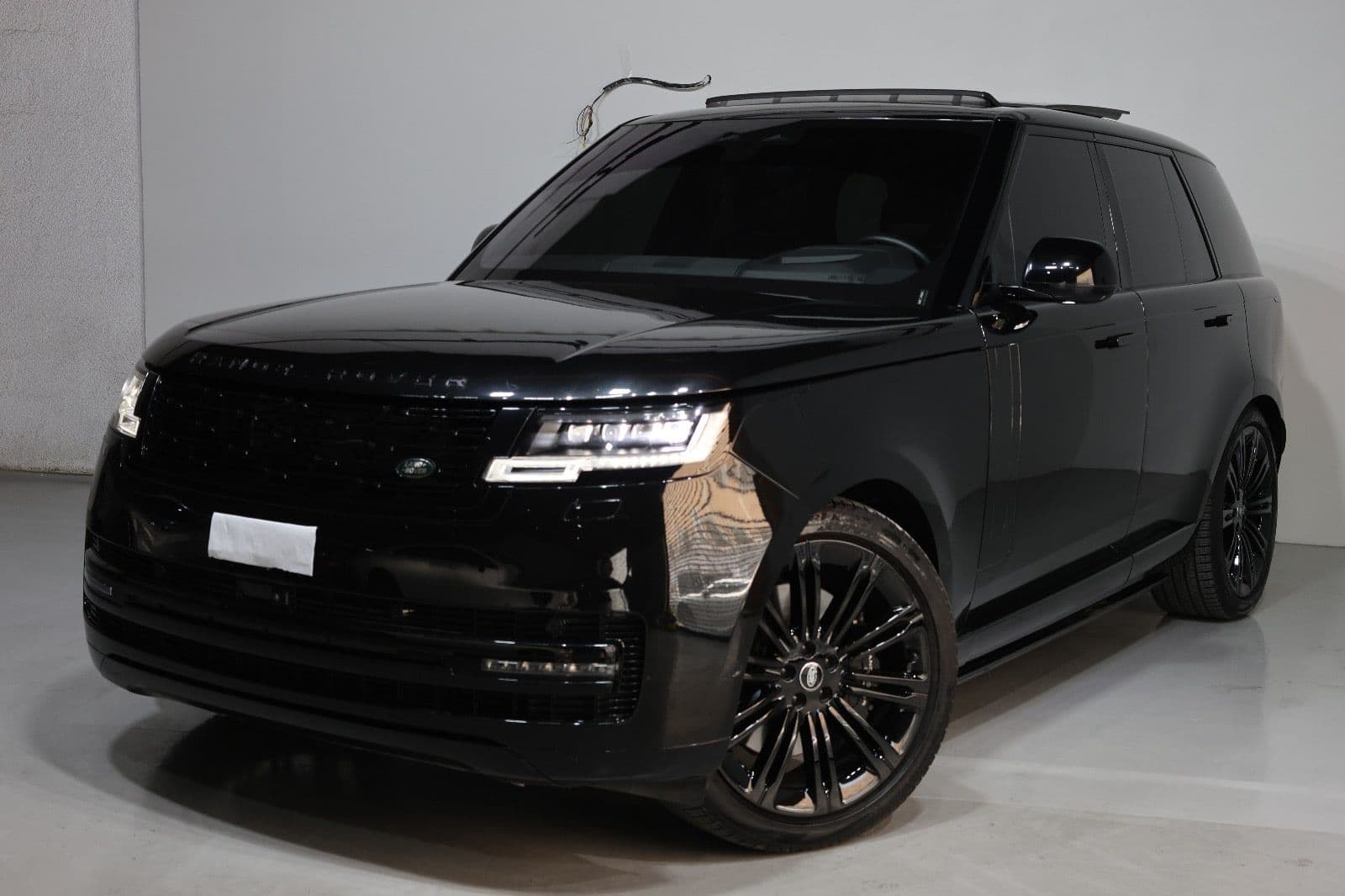 Land Rover Range Rover Vogue LE Supercharged -2022-92000km- GCC Specs