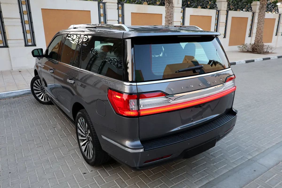 Lincoln Navigator-2021-127000KM-GCC SPECS-EXCELLENT CONDITION - Thumbnail 3