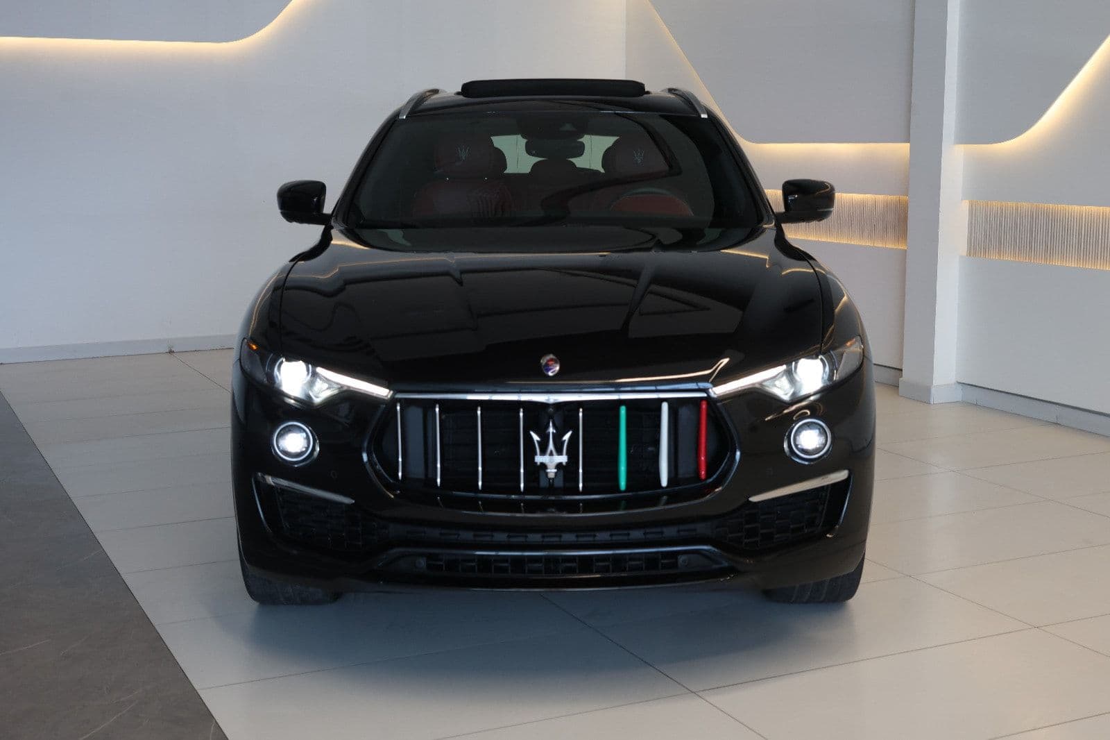 Maserati Levante SQ4 granlusso -2019 -132000KM- GCC Specs-Excellent Condition  - Thumbnail 3
