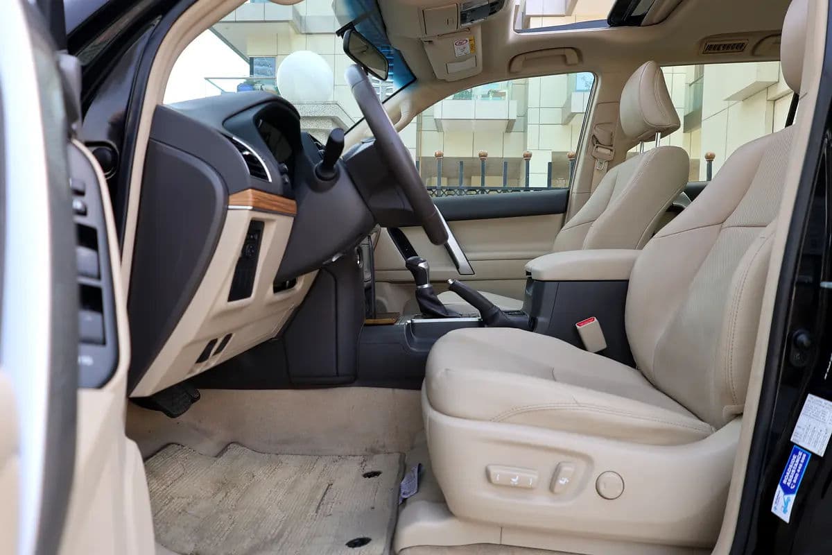 TOYOTA PRADO-ADVENTURE -2021-75000KM-GCC SPECS-EXCELLENT CONDITION - Thumbnail 9