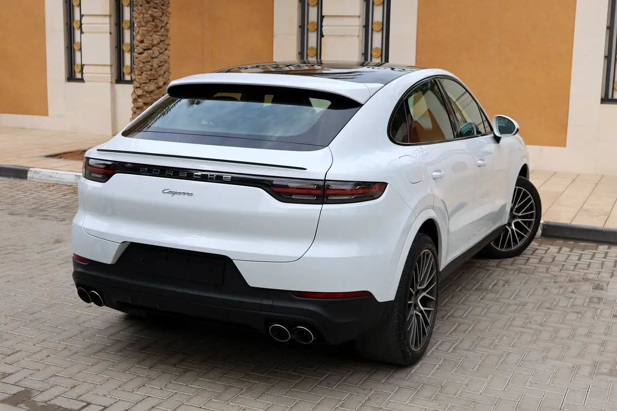 2020 Porsche Cayenne Coupe -122000KM-GCC Specs - Excellent Condition under Porsche warranty - Thumbnail 3