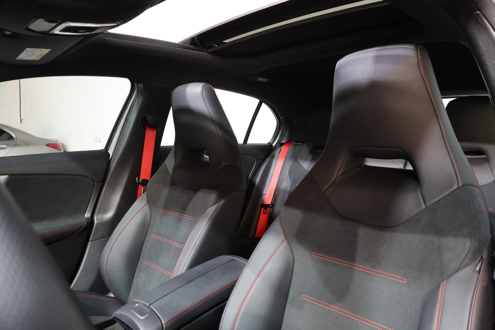 2025 Mercedes-Benz A-Class A 35 AMG -GCC-spec -350KM-under warranty &service - Thumbnail 11