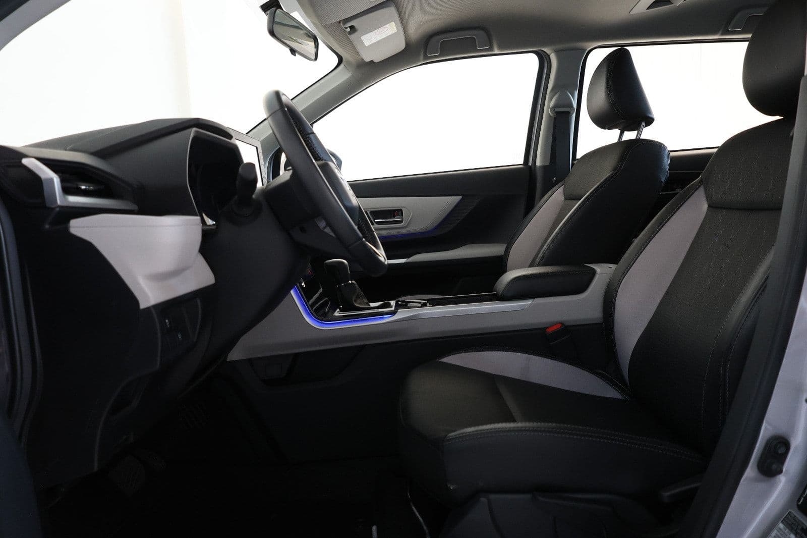Toyota Veloz GX 2025 GCC Specs-16000km-brand new - Thumbnail 10