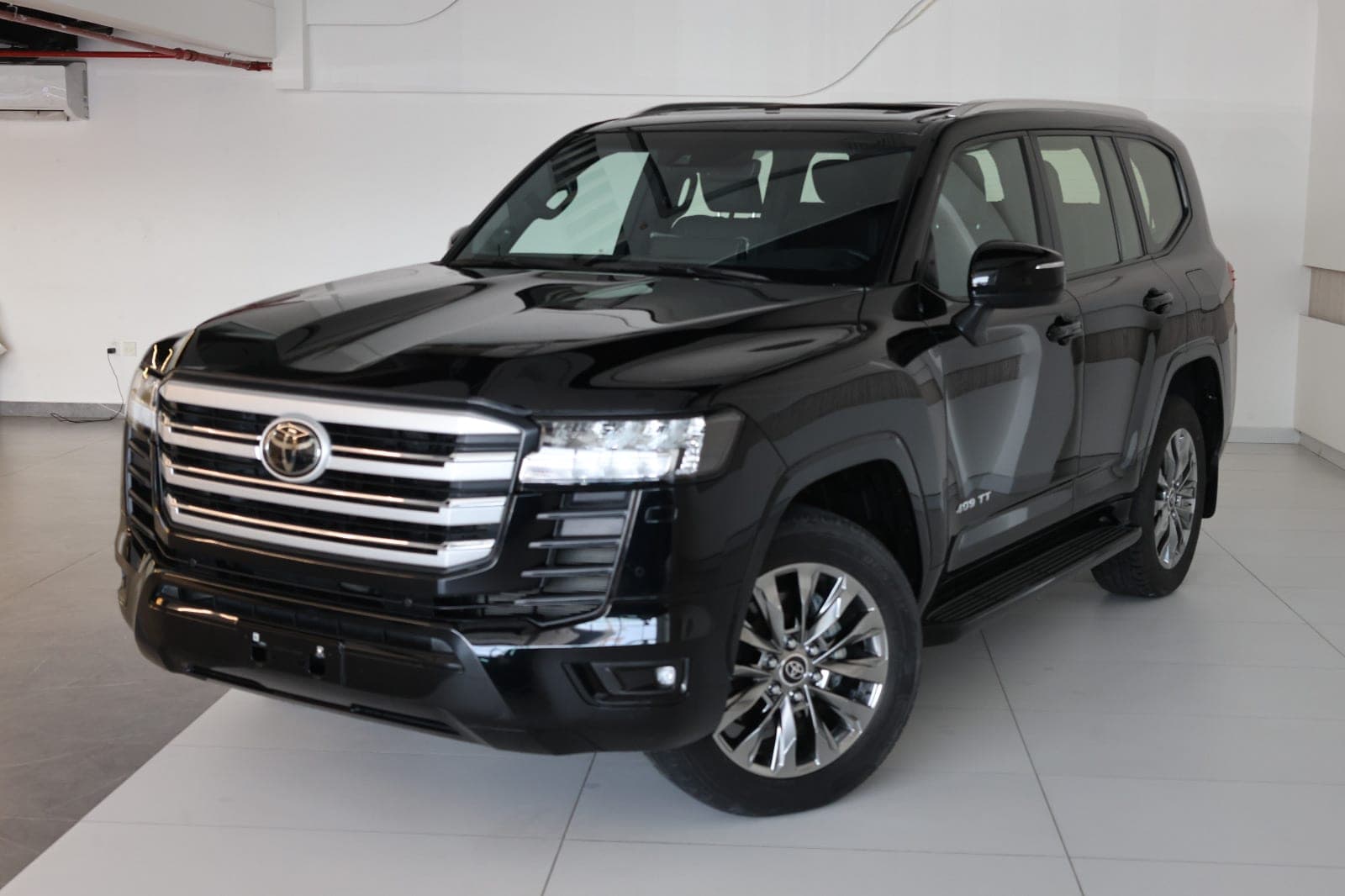 Toyota Land Cruiser 2023 GXR - GCC Specs - Low Mileage 47000km-Excellent condition