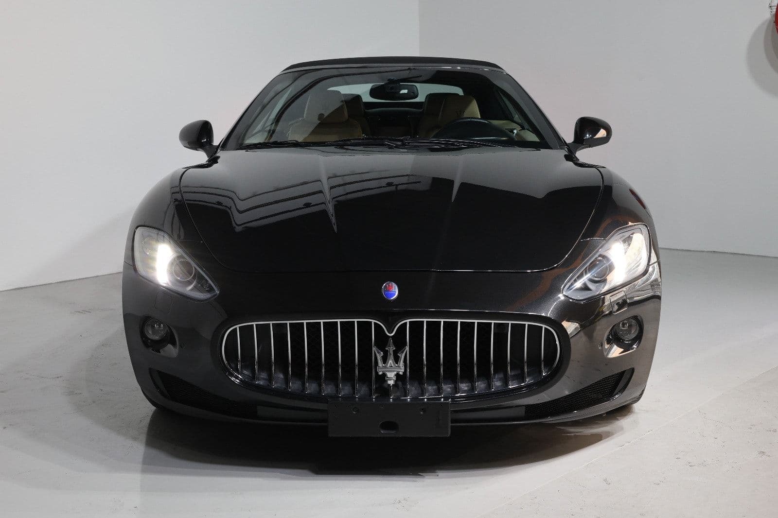 Maserati GranCabrio Sport 2015 | GCC Specs | Low Mileage 20000KM-PRISTINE CONDITION - Thumbnail 5