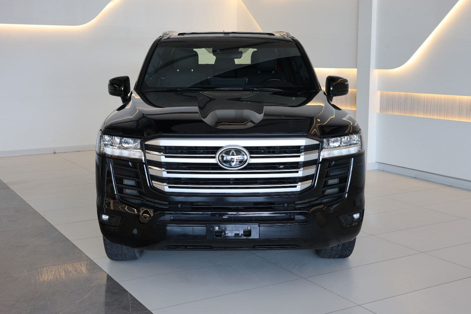 Toyota Land Cruiser 2023 GXR - GCC Specs - Low Mileage 47000km-Excellent condition - Thumbnail 5