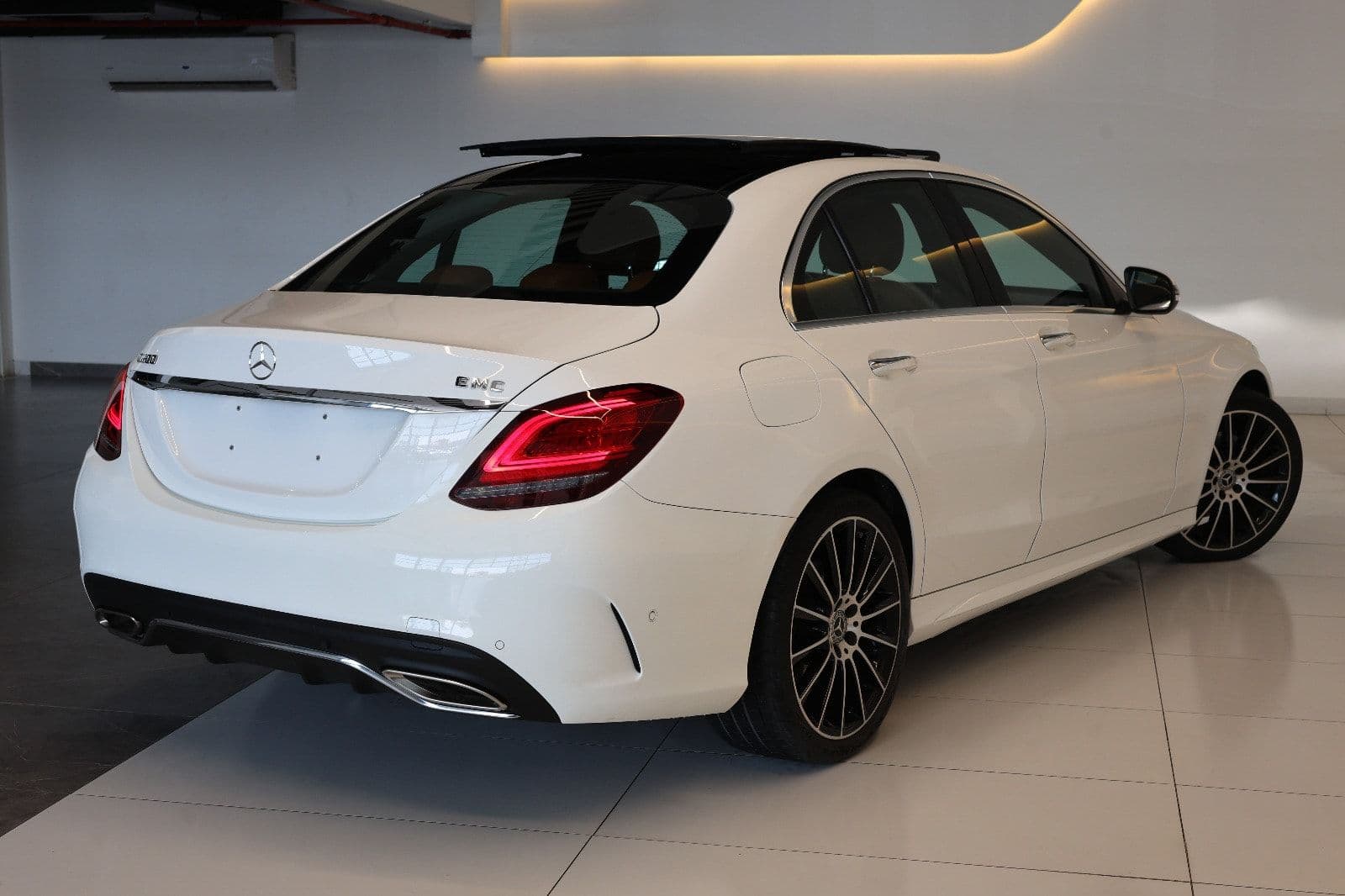 Mercedes-Benz C-Class C200 2020 | GCC Specs | Pristine Condition - Thumbnail 4