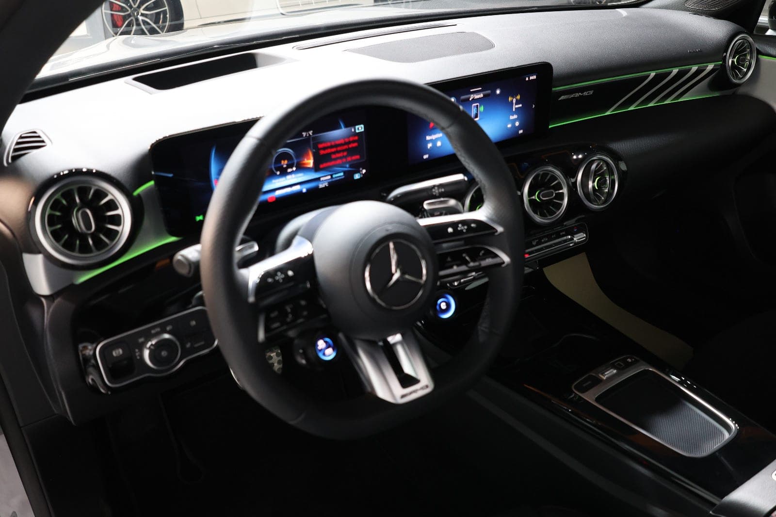 2025 Mercedes-Benz A-Class A 35 AMG -GCC-spec -350KM-under warranty &service - Thumbnail 12