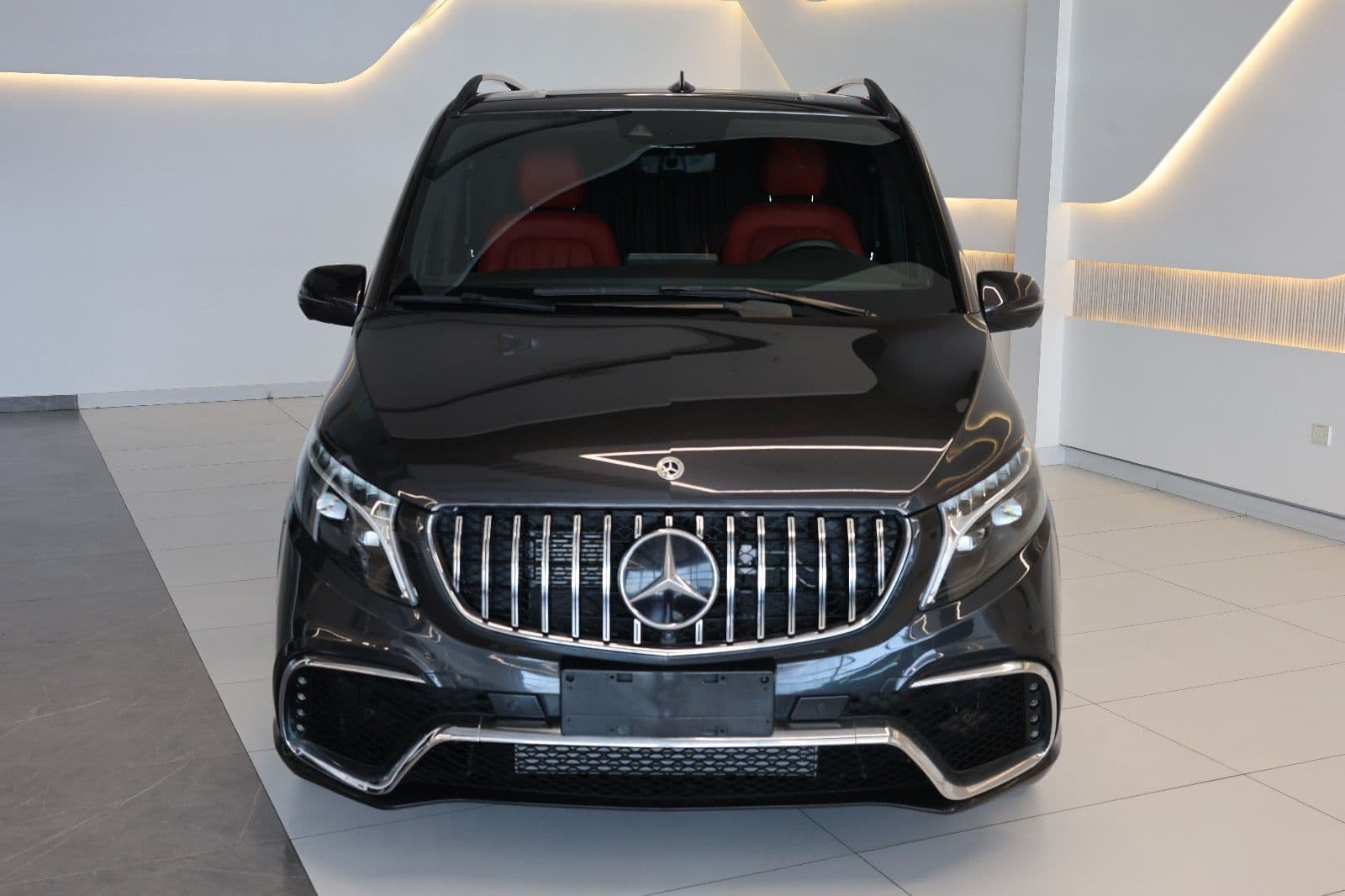 Mercedes-Benz V-Class V 250 2024 GCC Specs-3400KM-BRAND NEW - Thumbnail 5
