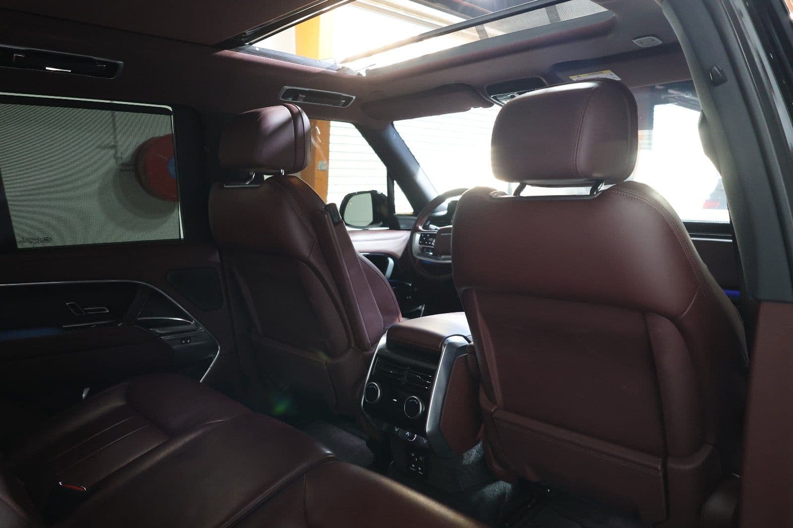 Land Rover Range Rover Vogue LE Supercharged -2022-92000km- GCC Specs - Thumbnail 16