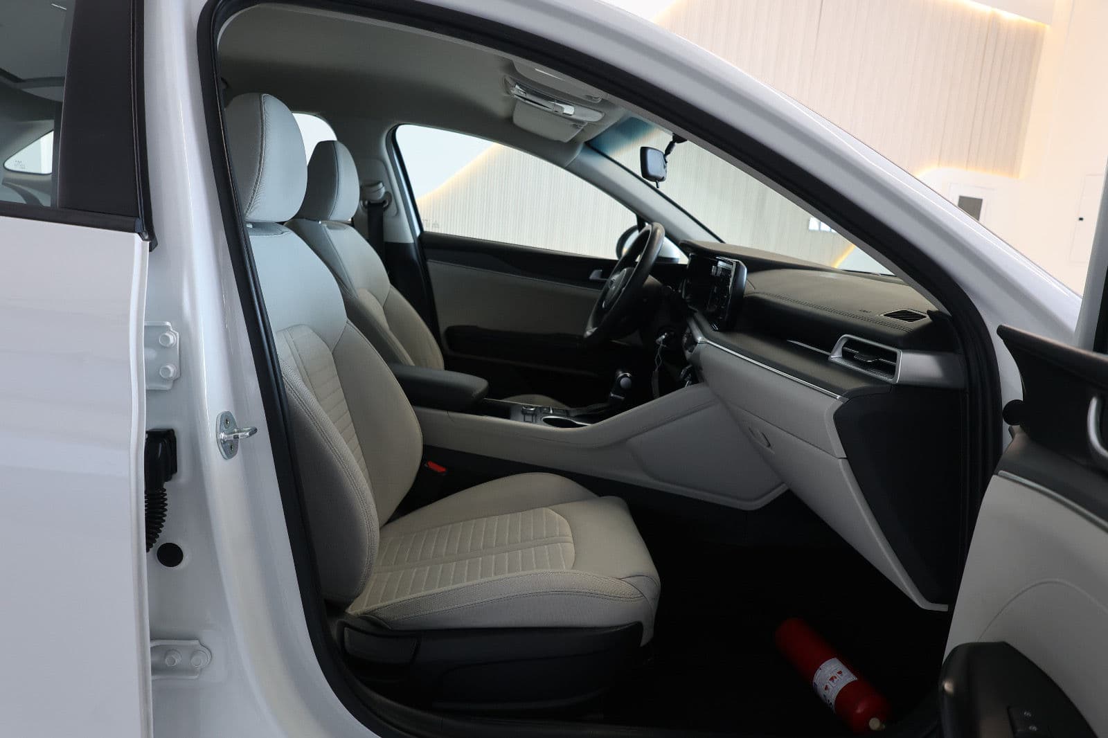 Kia K5 Base 2022 - 83000KM- GCC Specs-Excellent Condition - Thumbnail 13